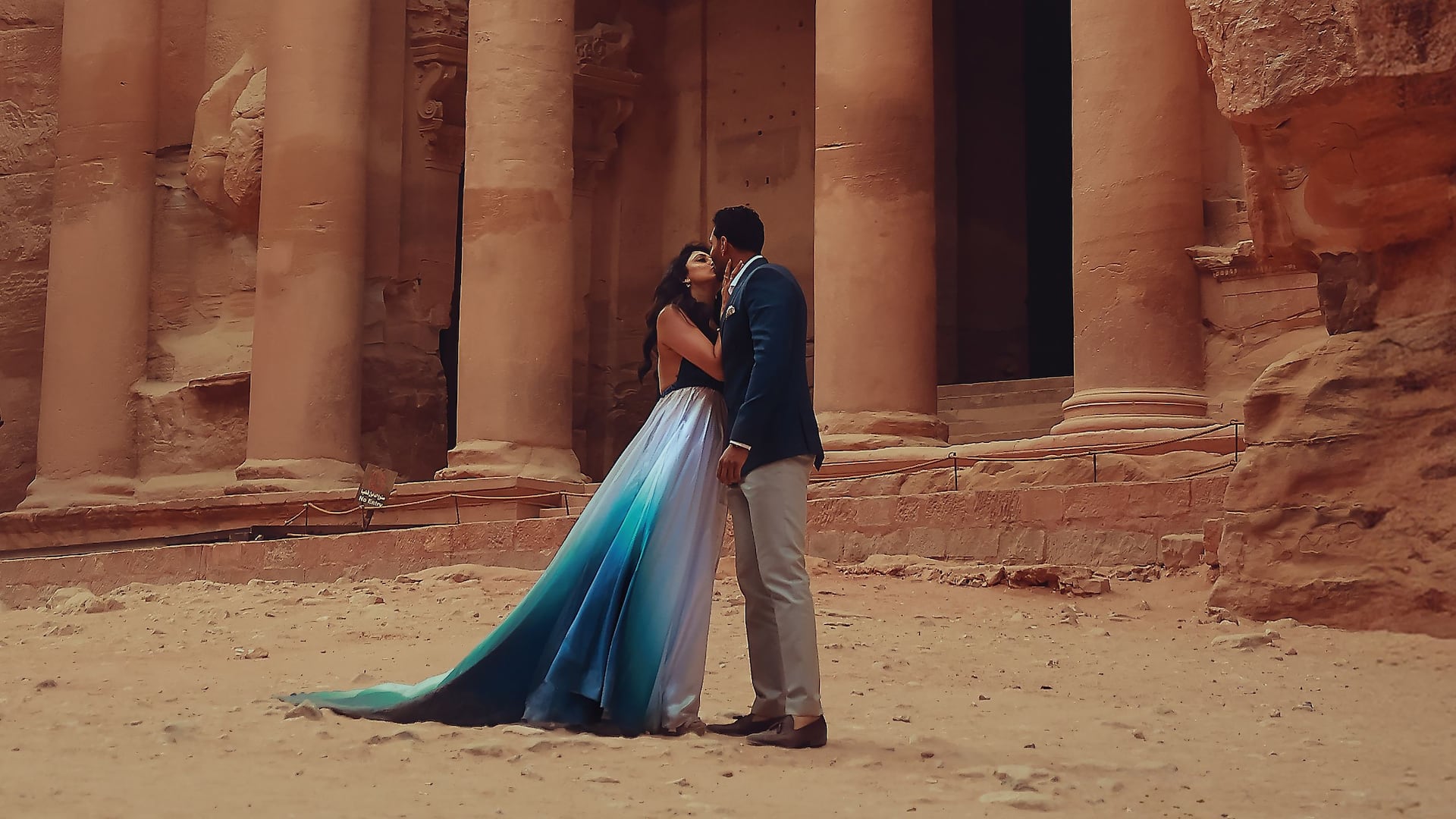 Hyatt Regency Aqaba Ayla Couple Destination Petra Treasury