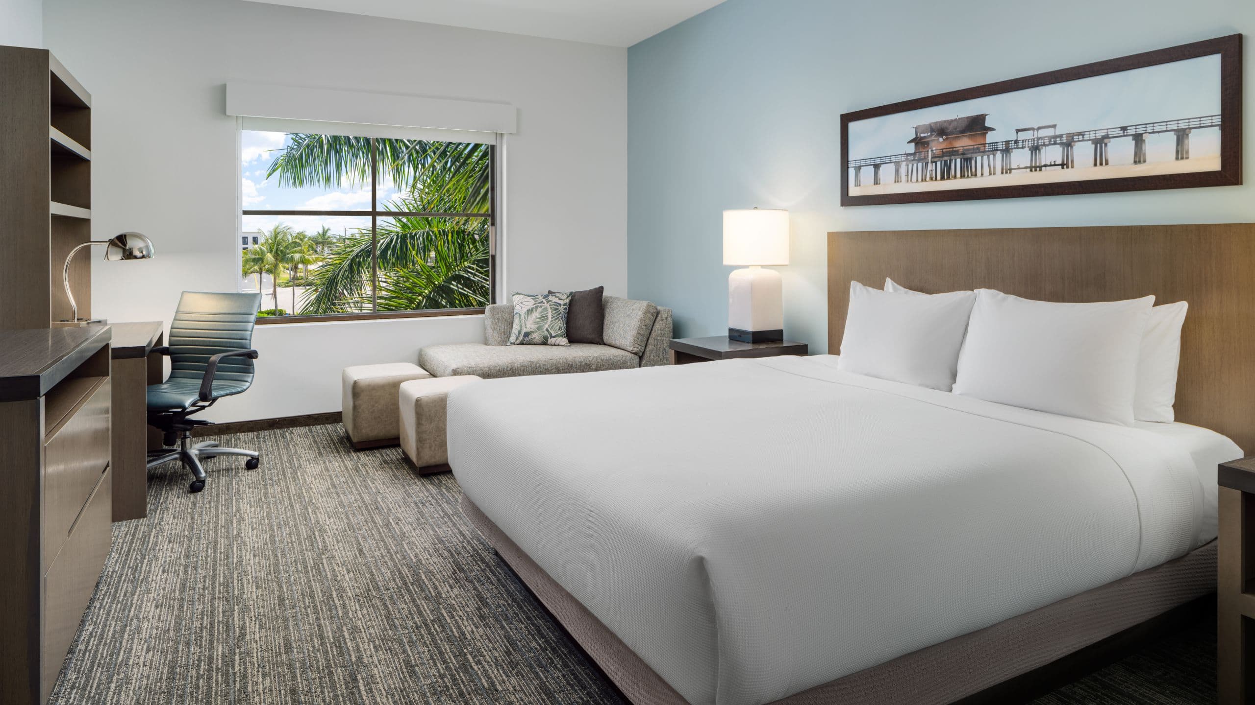 Hyatt House Naples/5th Avenue DENK Standard Den King Room