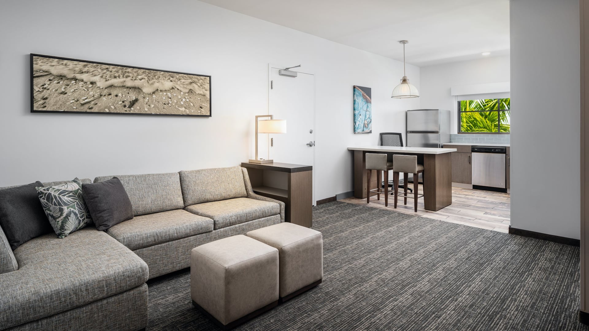 Hyatt House Naples/5th Avenue BVK One Bedroom King View Family Room