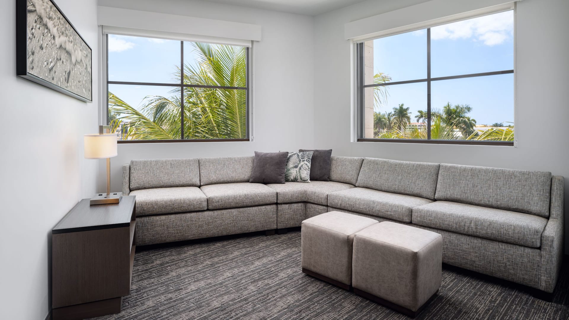 第 2，共 4 Hyatt House Naples/5th Avenue BKK Two Bedroom King Kitchen Family Room