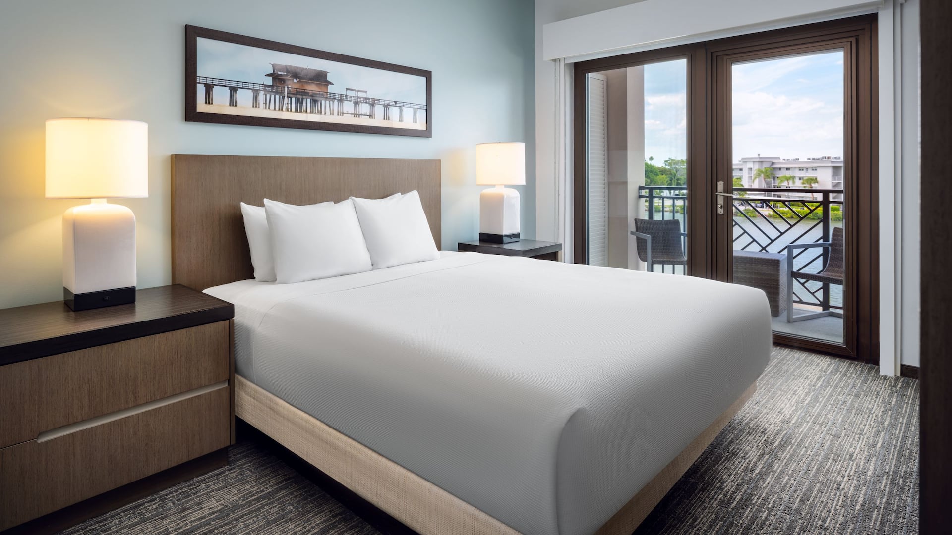 Hyatt House Naples/5th Avenue SKVK Studio King View Bedroom