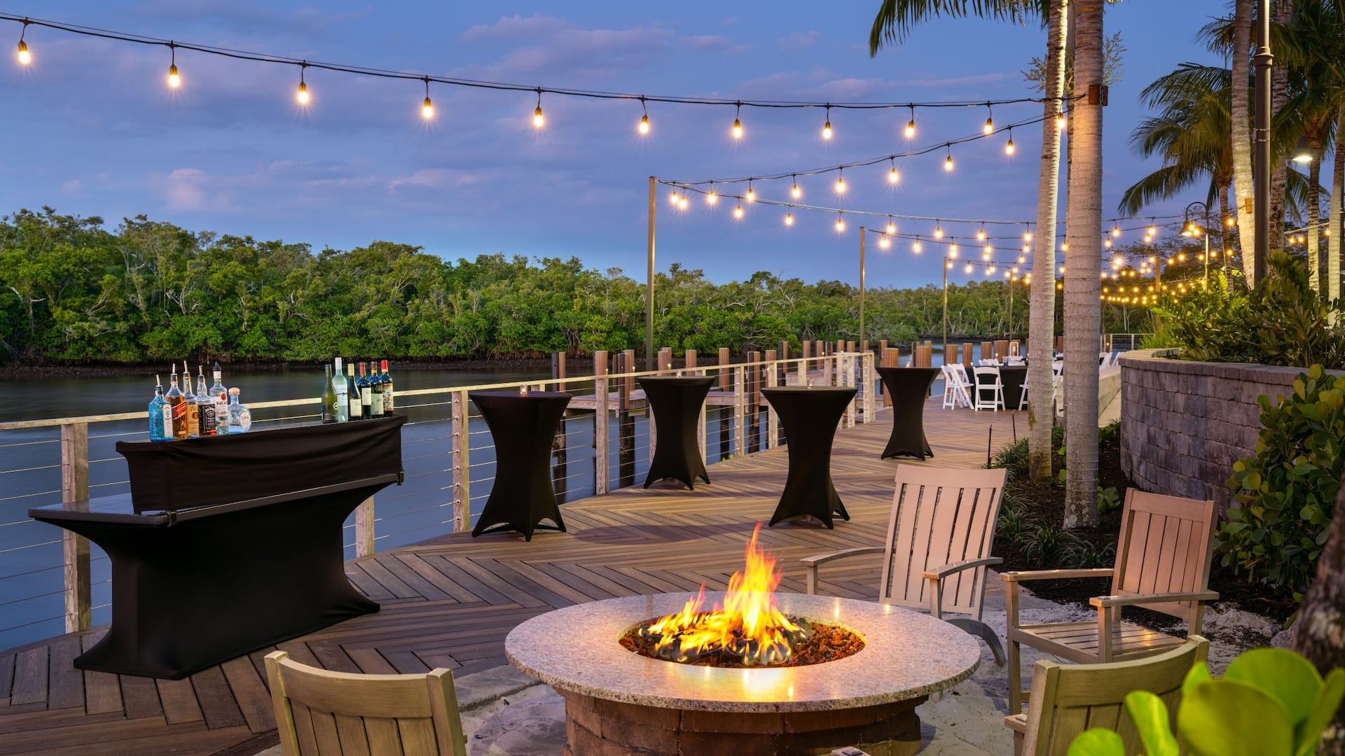 Hyatt House Naples/5th Avenue Dock Highboy