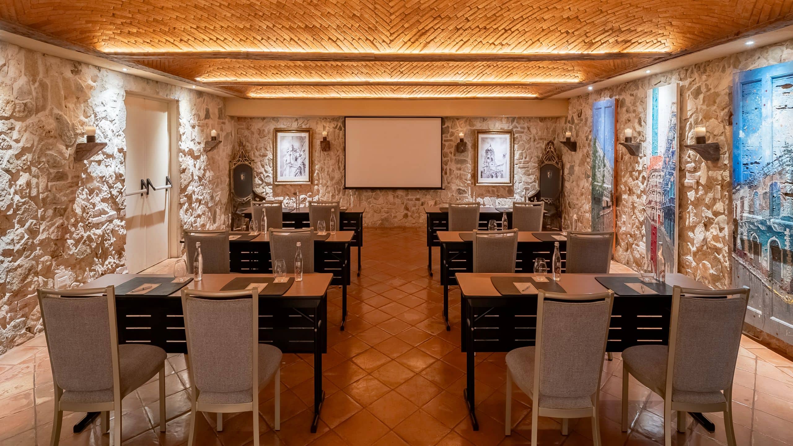 Hotel La Compañia La Ciudadela Meeting Room Classroom Setup
