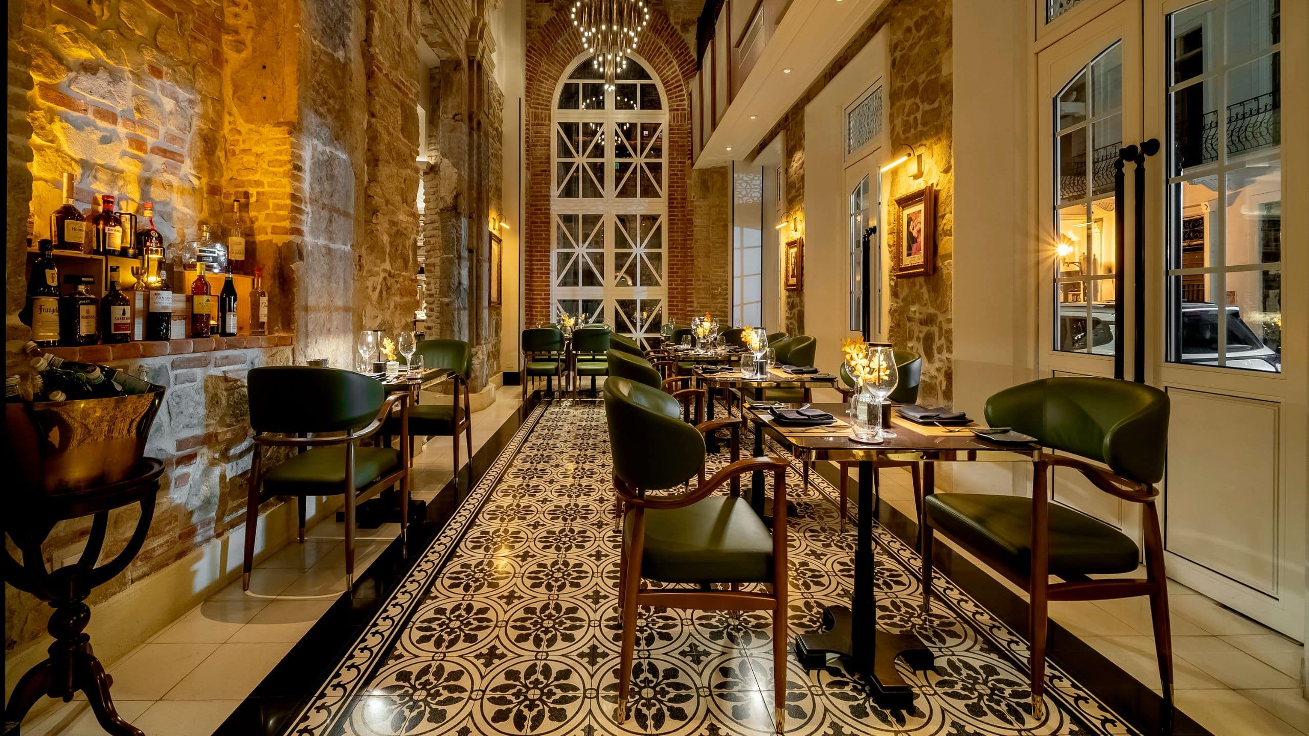 Hotel La Compañia American Bazaar Dining