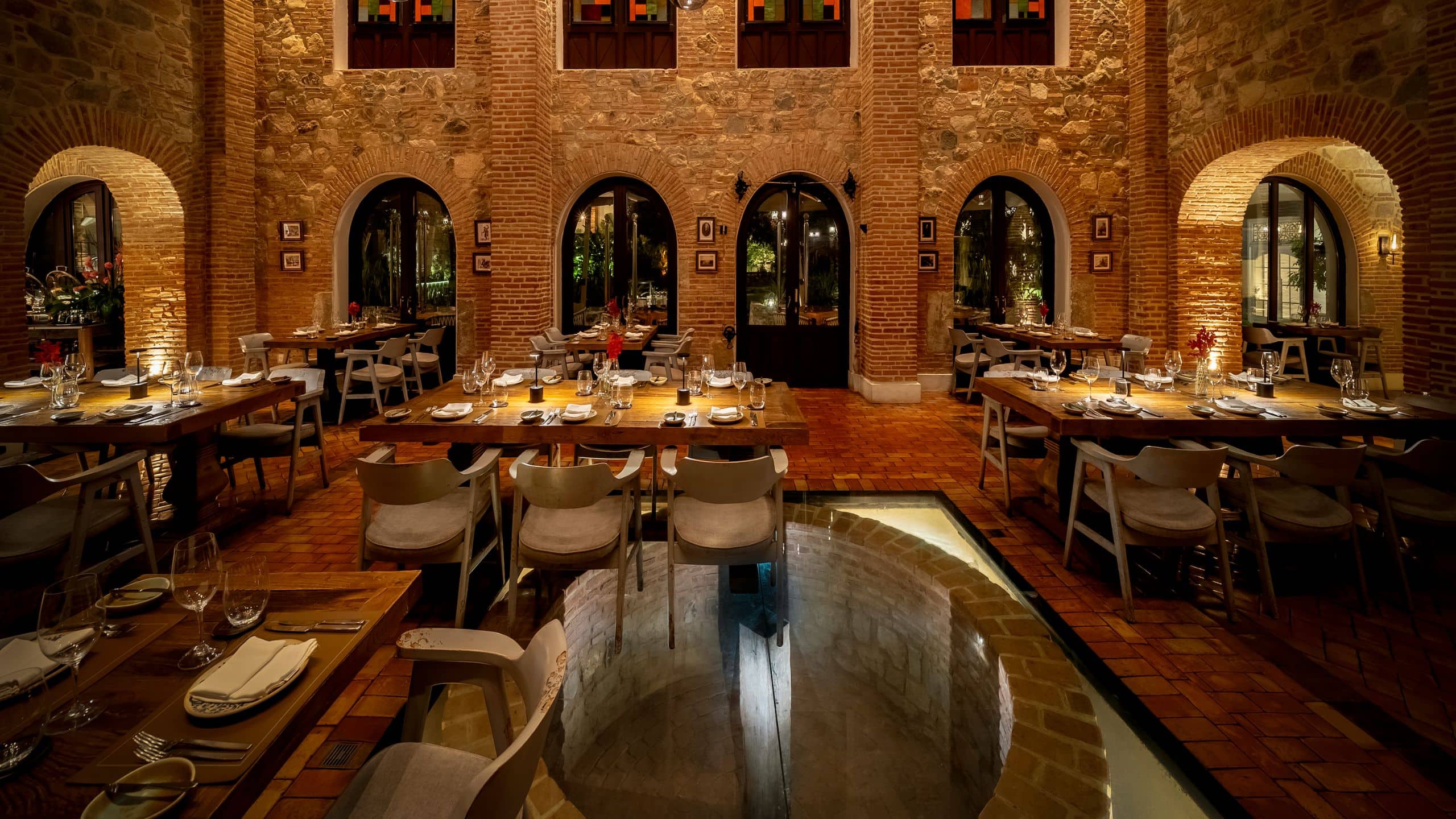 Hotel La Compañia El Santuario Dining Seating