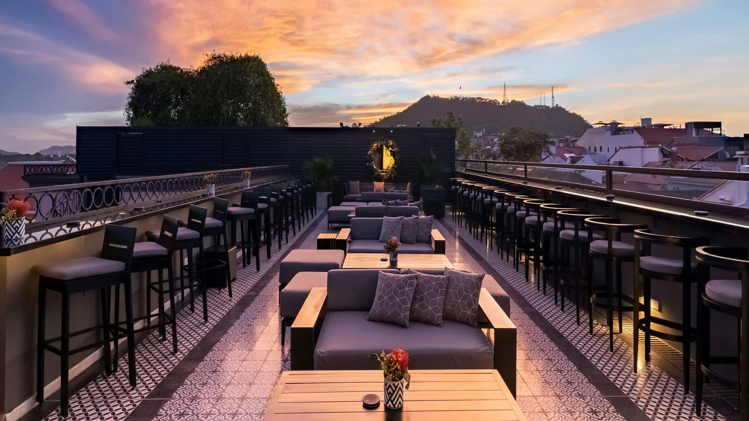 Hotel La Compañia Capella Rooftop Lounge Sunset