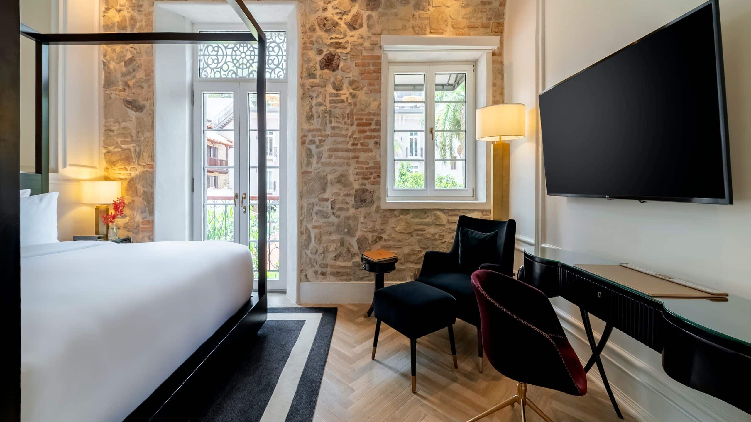 Hotel La Compañia One King Bed Guestroom