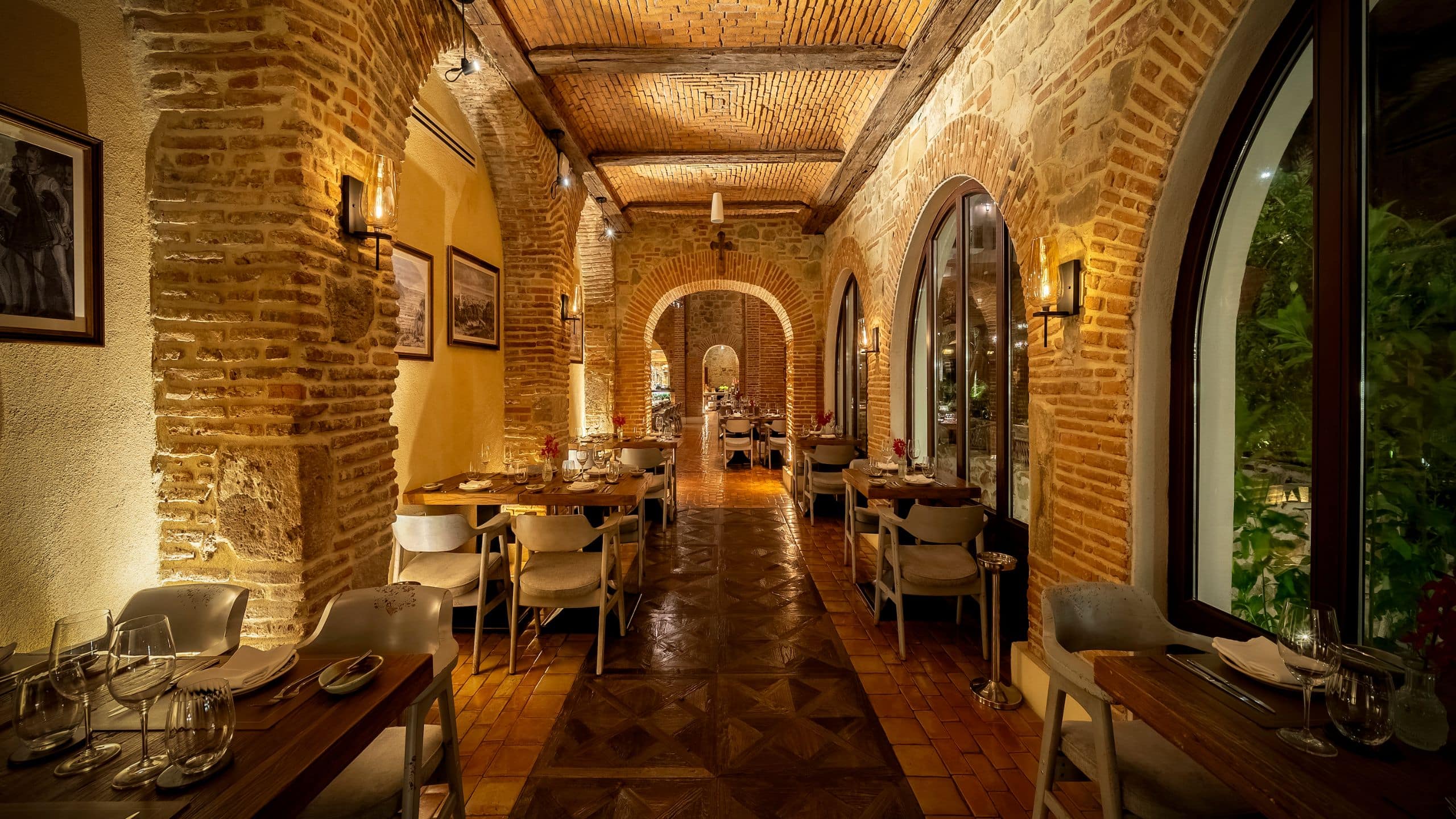 Hotel La Compañia El Santuario Dining Area Seating