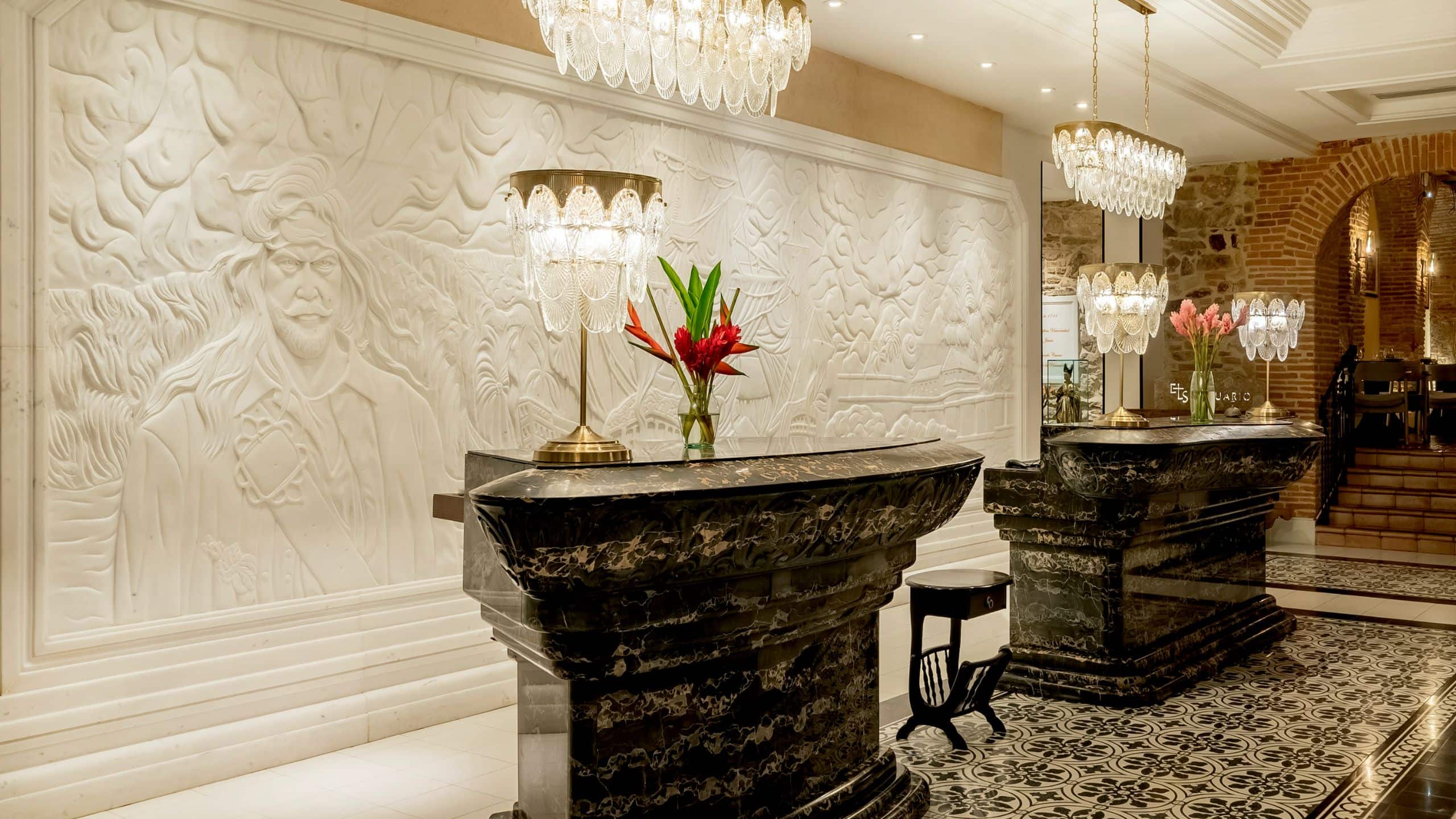 Hotel La Compañia Lobby Front Desk