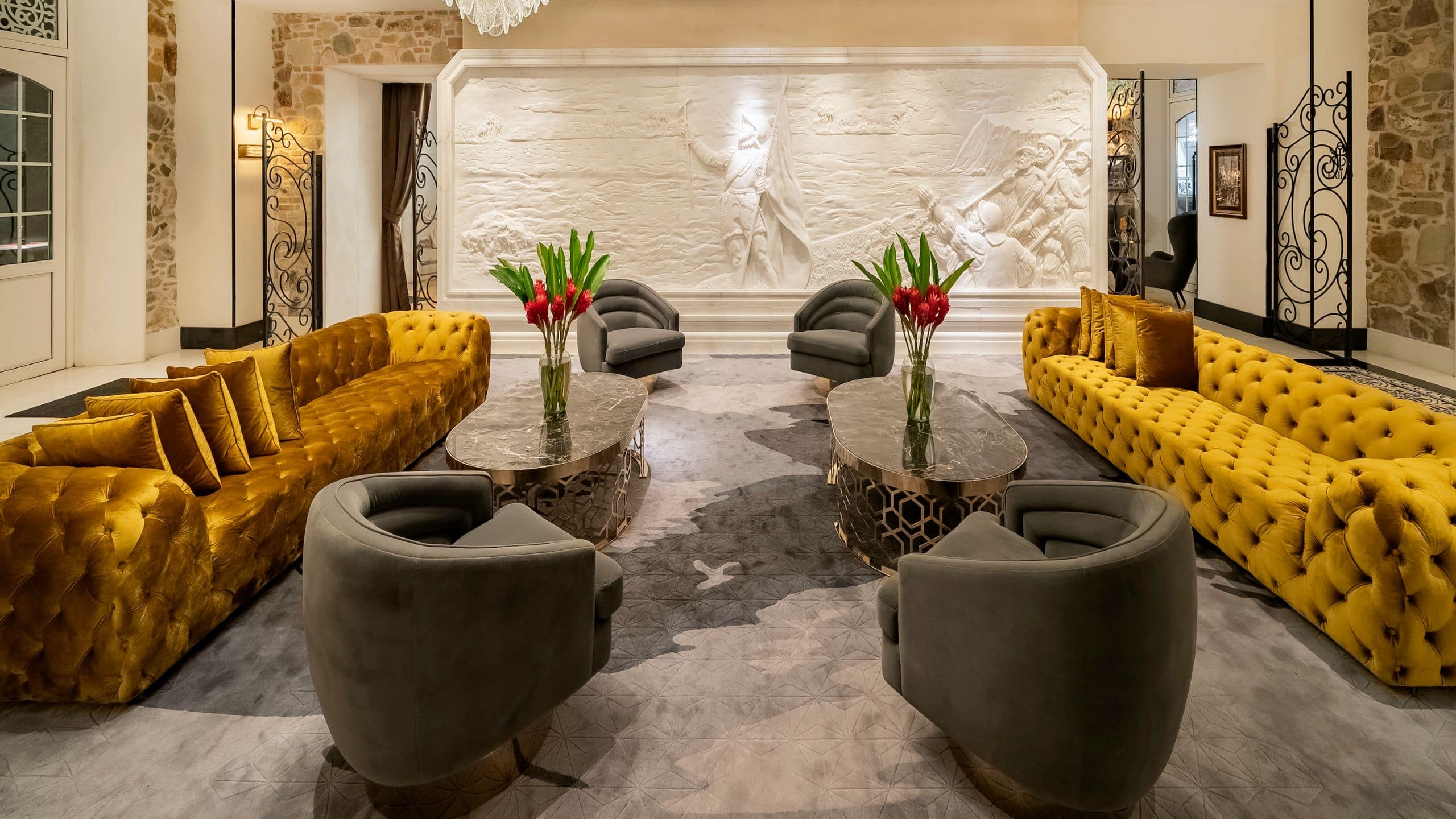 Hotel La Compañia Lobby Seating Area