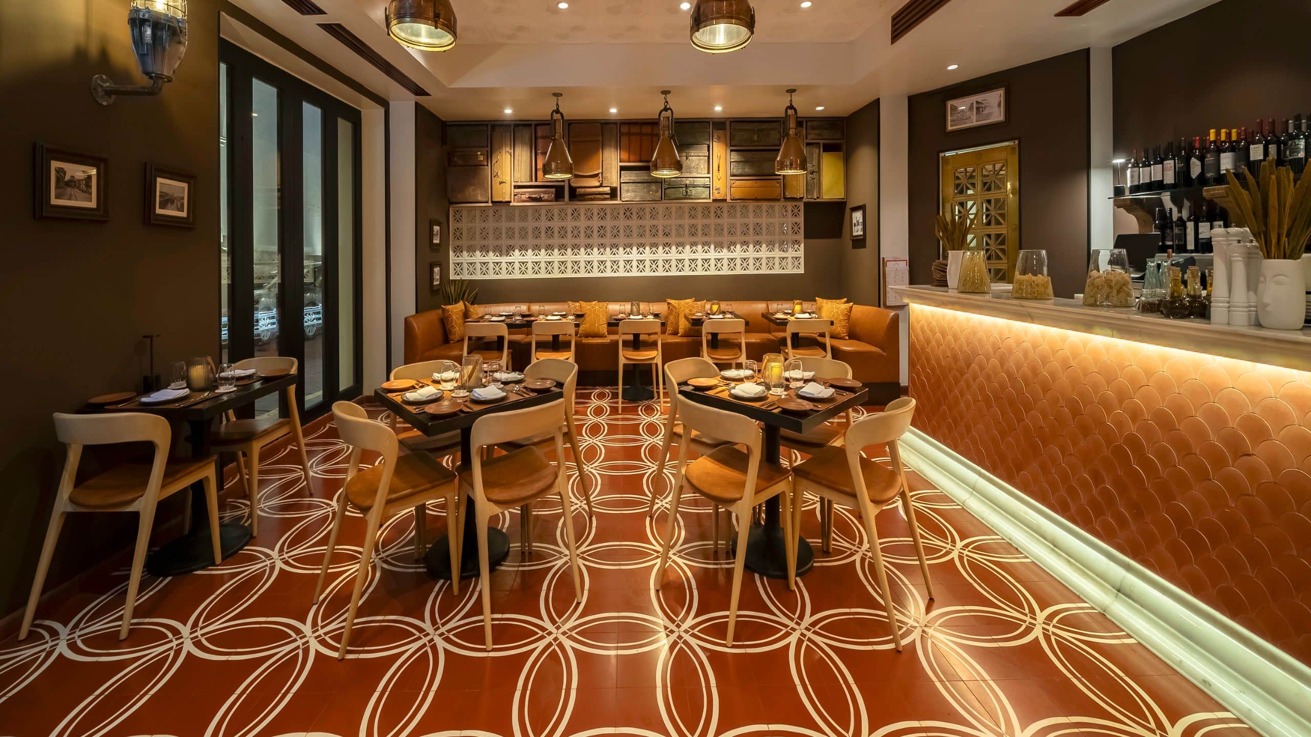 Hotel La Compañia Luigis Dining Seating
