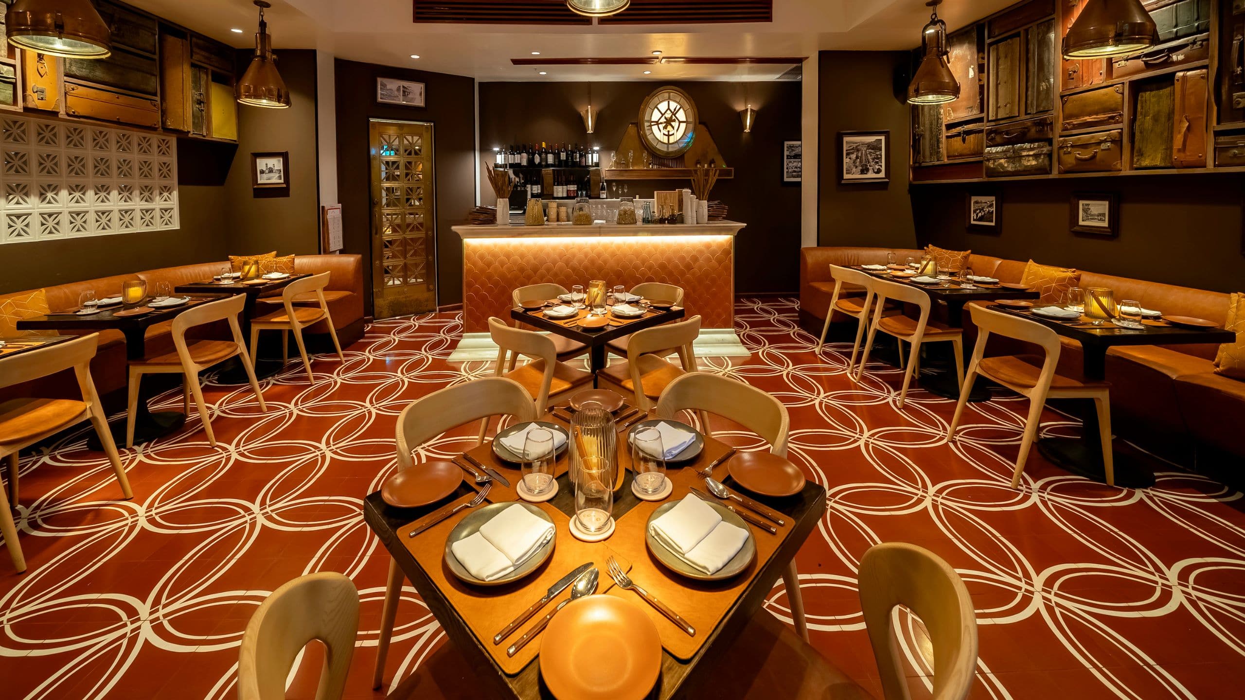 Hotel La Compañia Luigis Table Seating