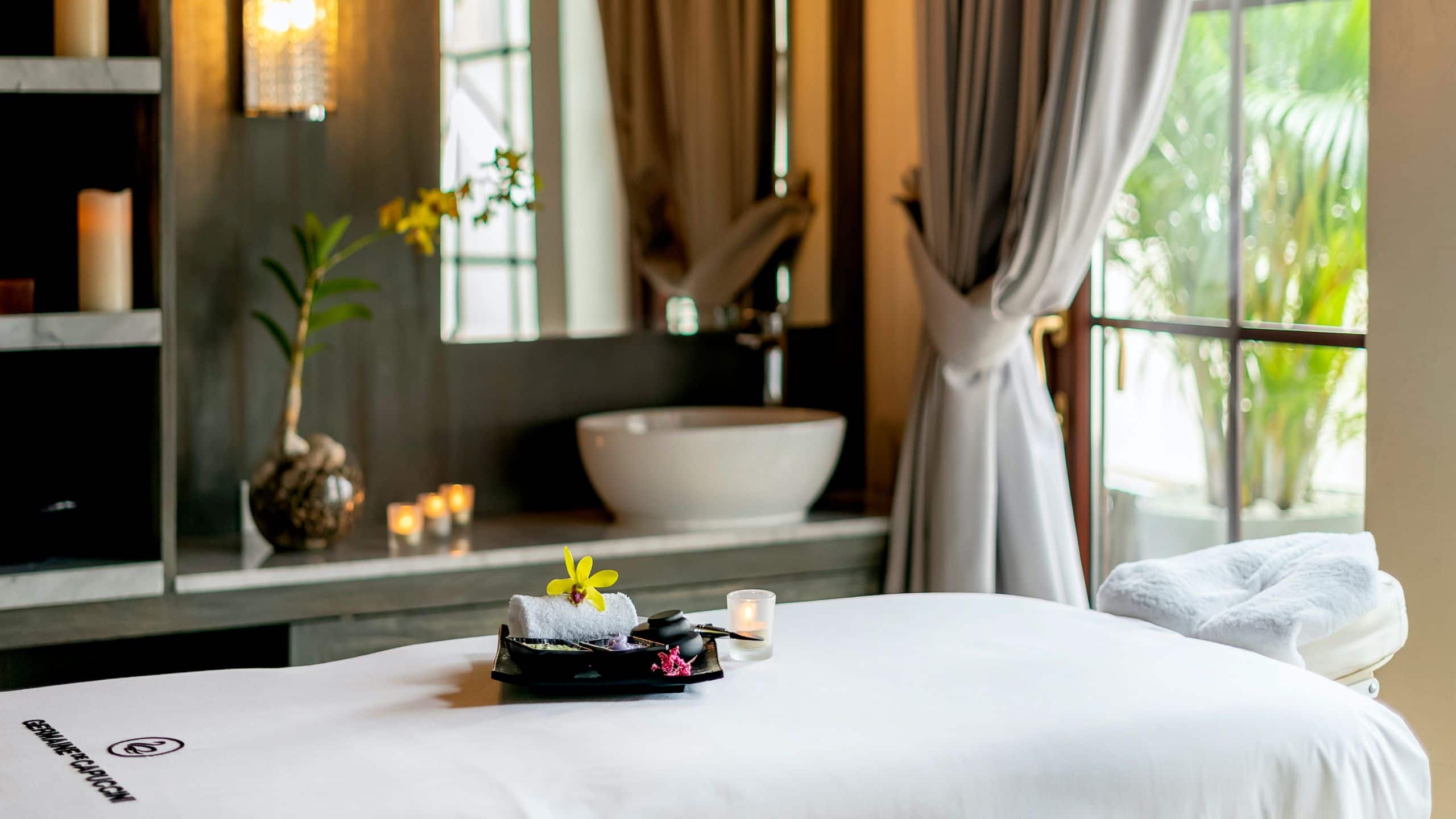 Hotel La Compañia Spa Massage Table Detail