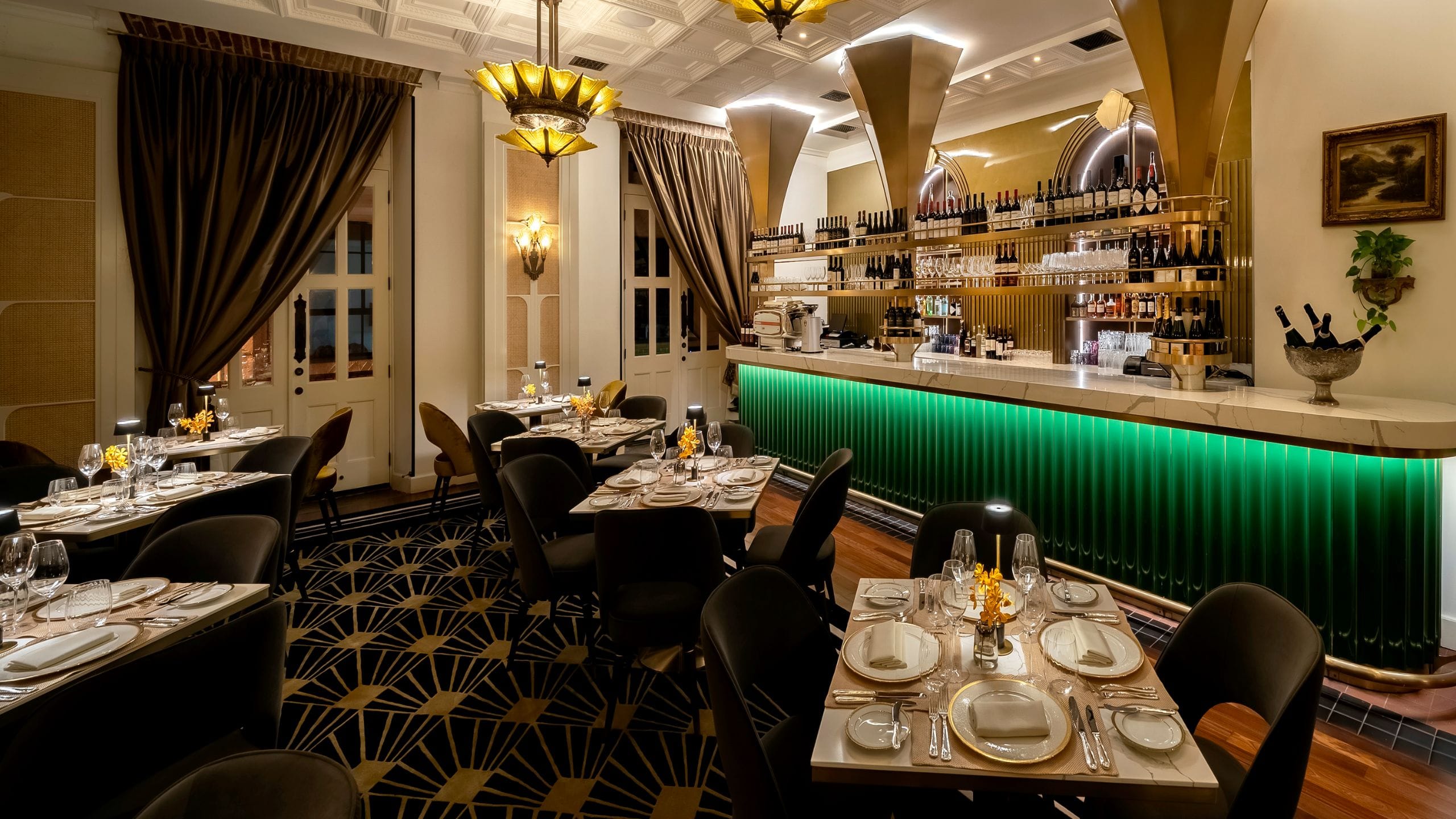 Hotel La Compañia Villaana Dining Tables