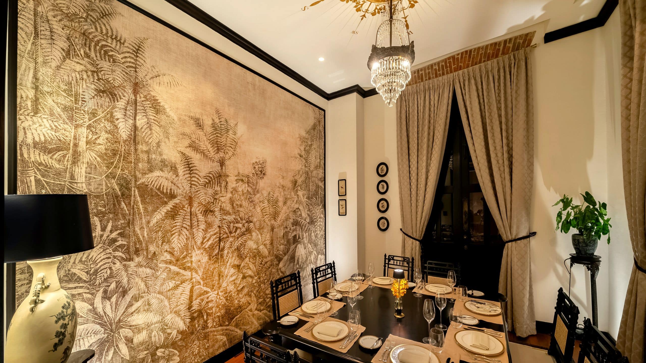 Hotel La Compañia Villaana Dining Room Table