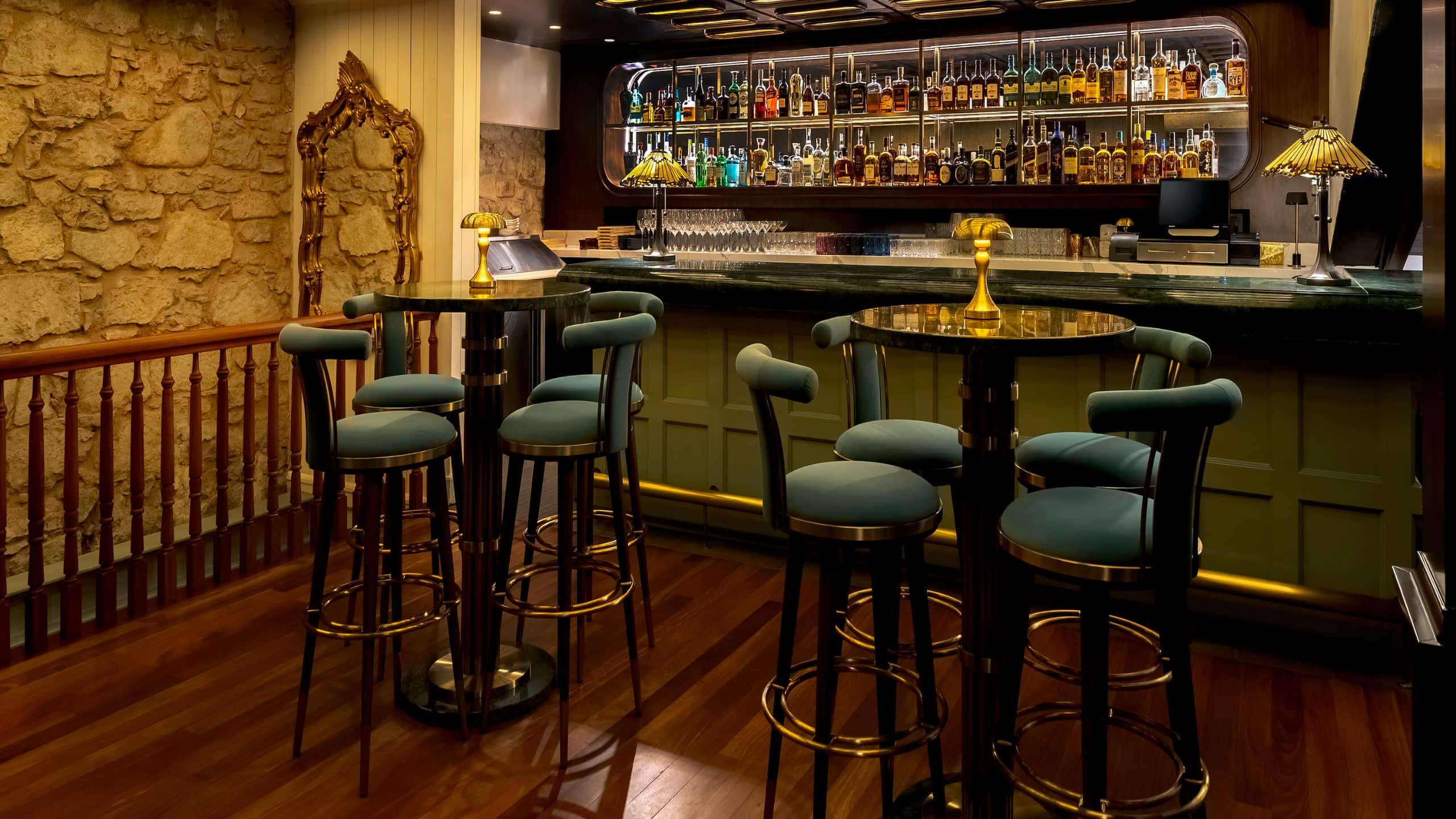 Hotel La Compañia Villaana Bar Tables