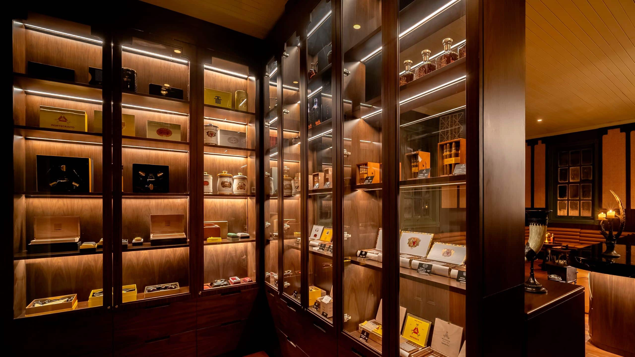 Hotel La Compañia Villaana Cigars Display