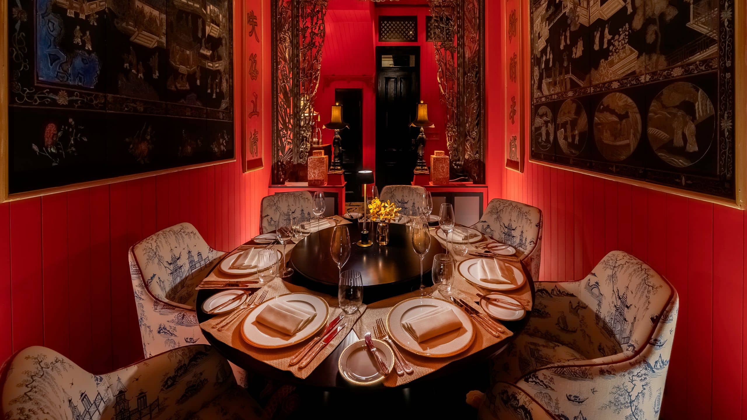 Hotel La Compañia Villaana Dining Room Red