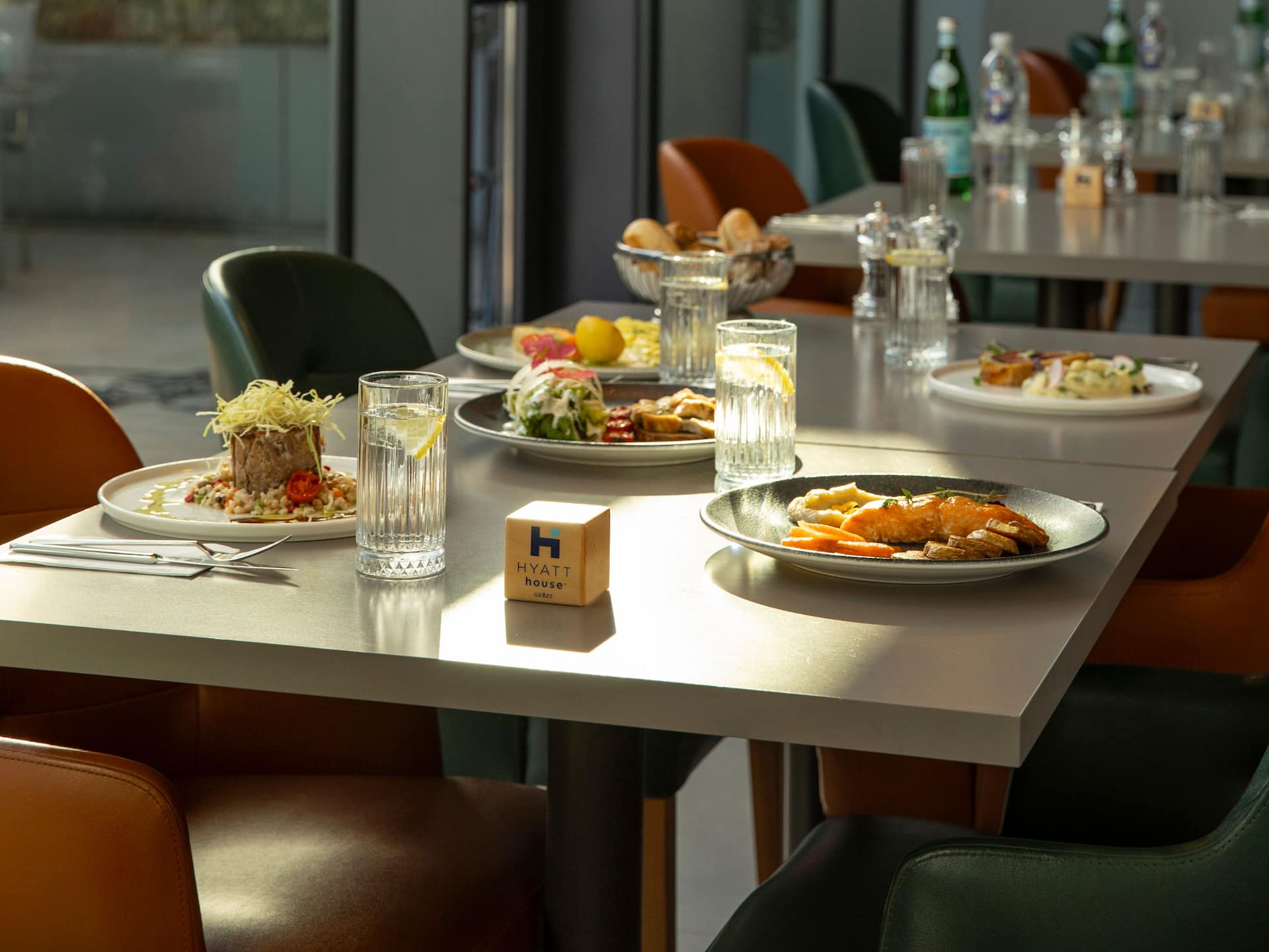 Hyatt House Gebze H Bar Dining Setup