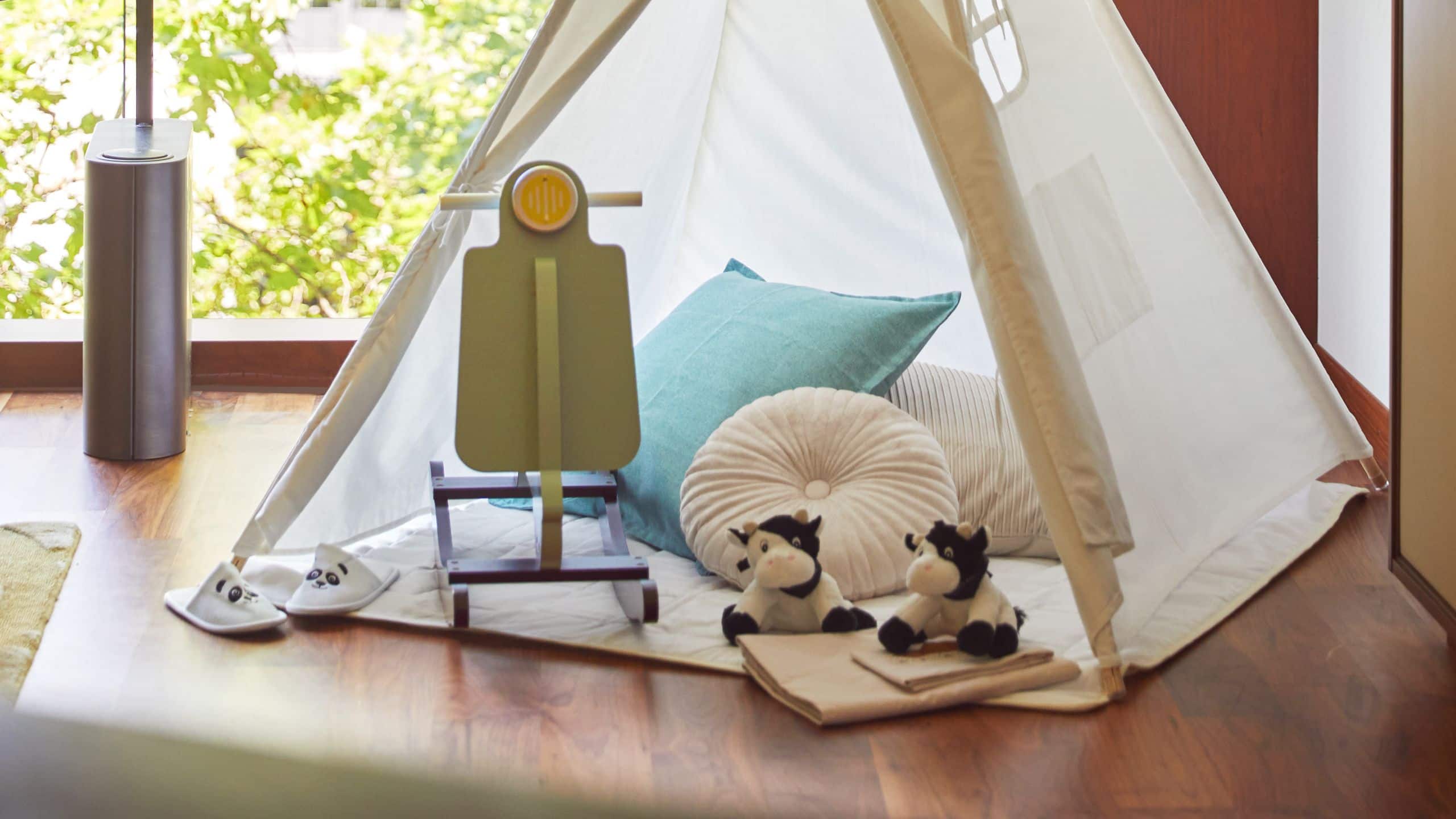 3 of 7 Park Hyatt Zurich Family Room Kids Set Up Tent