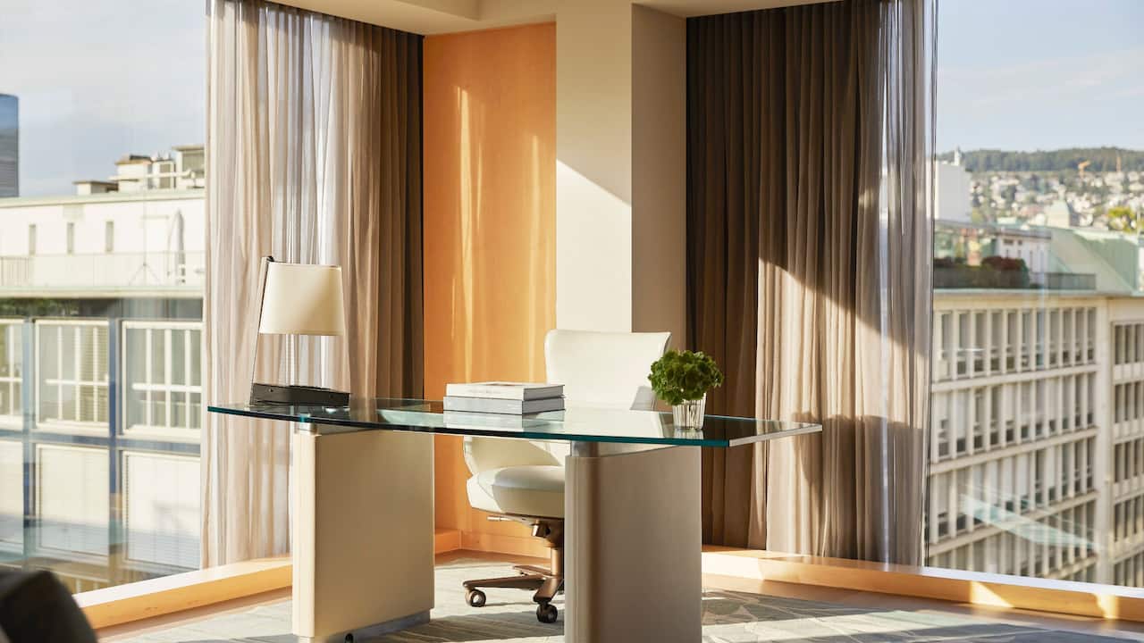 ZURPH_P1509 Presidential Suite Office