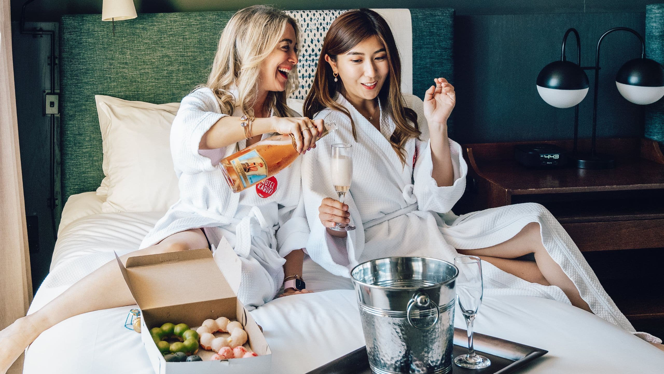 Hotel Kabuki Guests With Breakfast In Bed