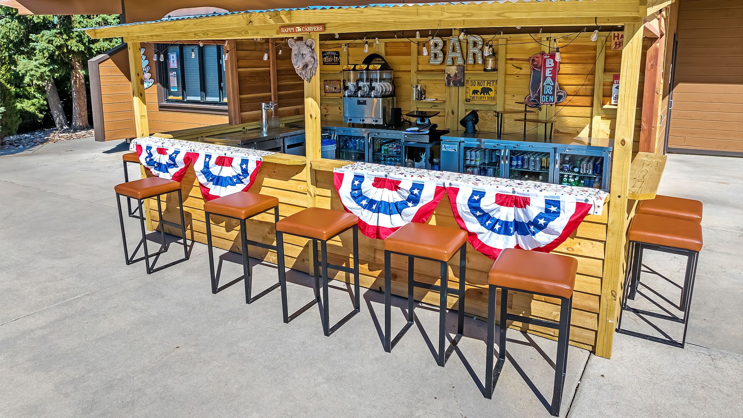 Cheyenne Mountain Resort Longboards Bar