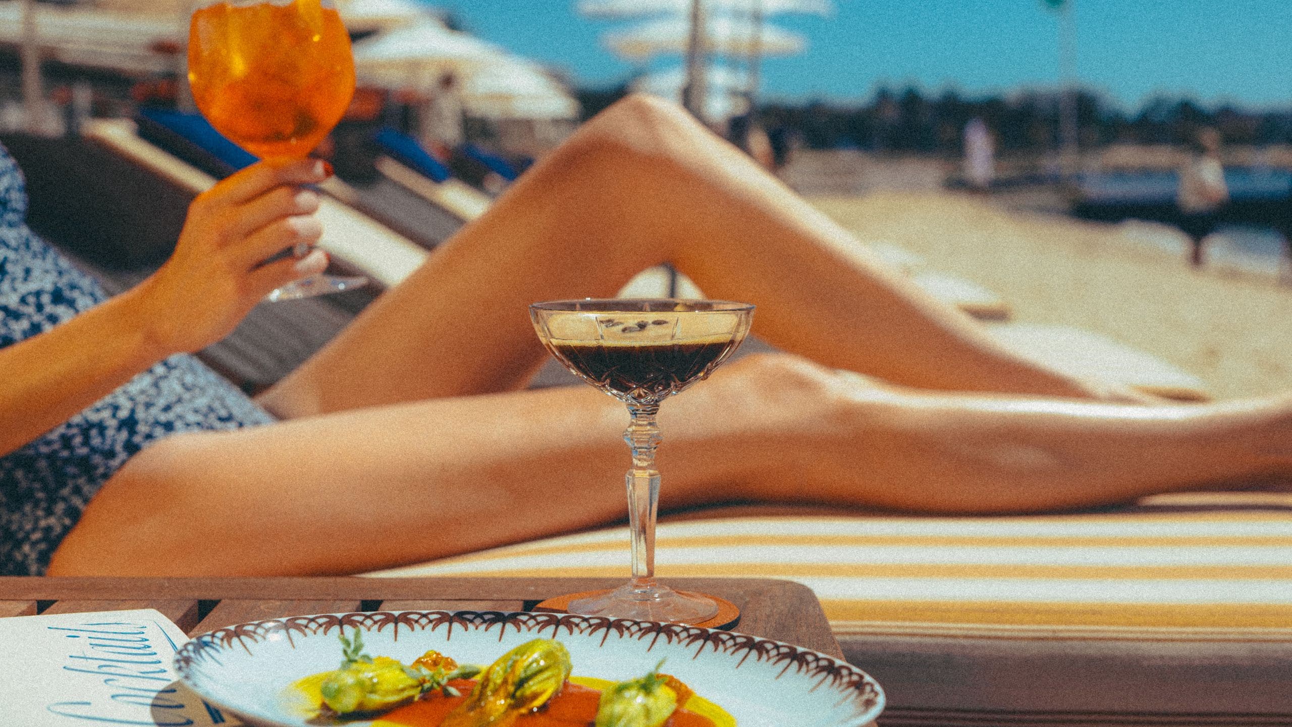 Hôtel Martinez La Plage Du Martinez Cocktails On Sunbed