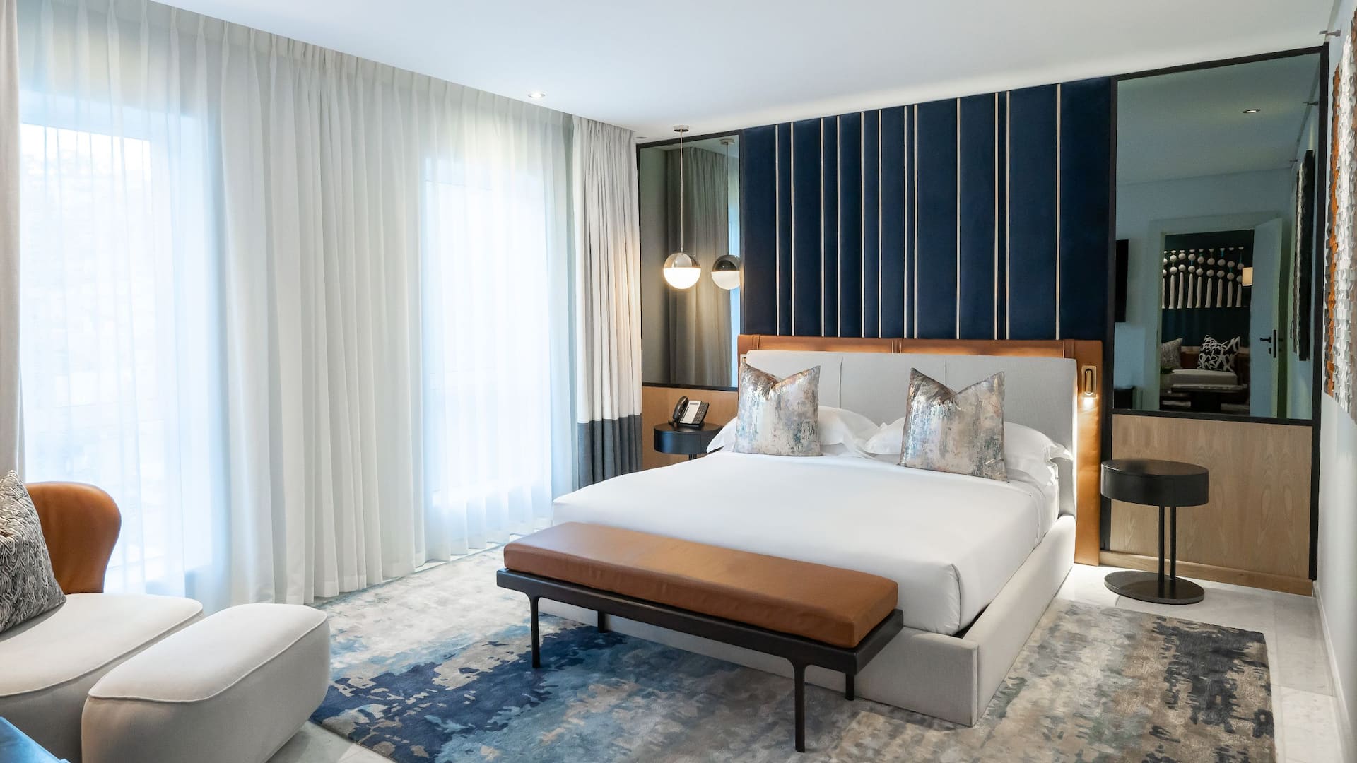 1 de 8 Hyatt Regency Cape Town Premium Suite Bedroom Bed