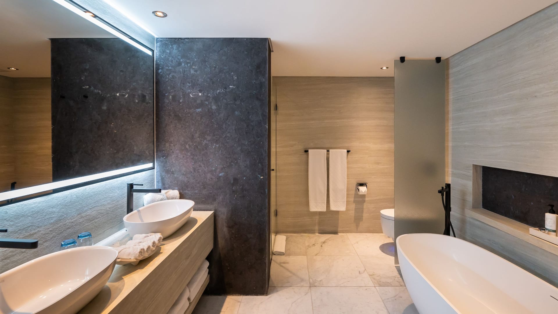 2 de 8 Hyatt Regency Cape Town Premium Suite Bathroom