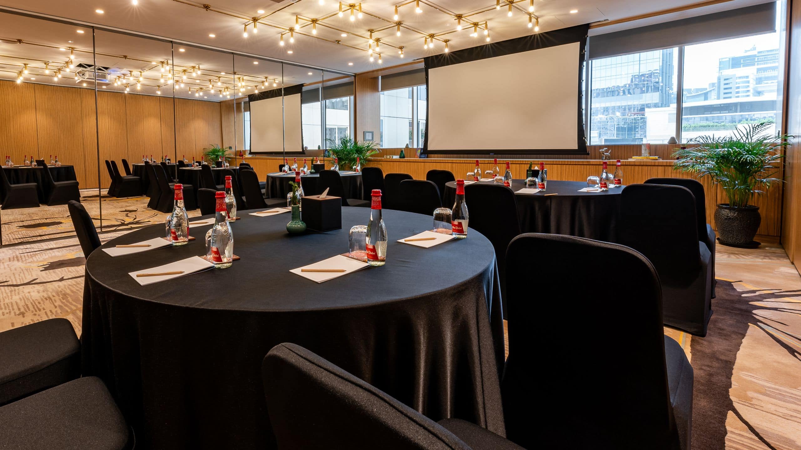 Andaz Dubai The Palm Studio2 Cabaret Screen Setup