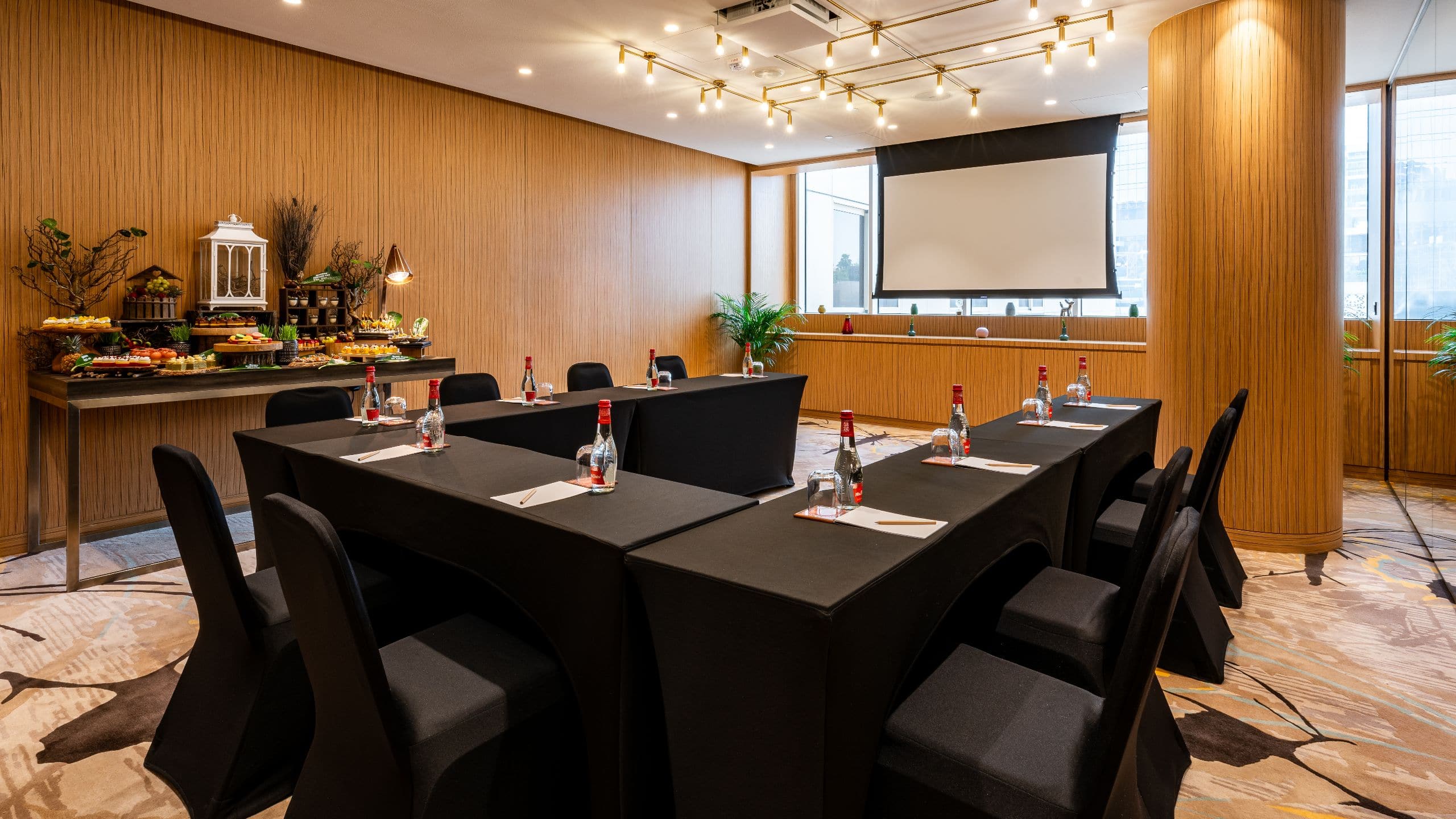 Andaz Dubai The Palm Studio U-Shape Coffee bBeak