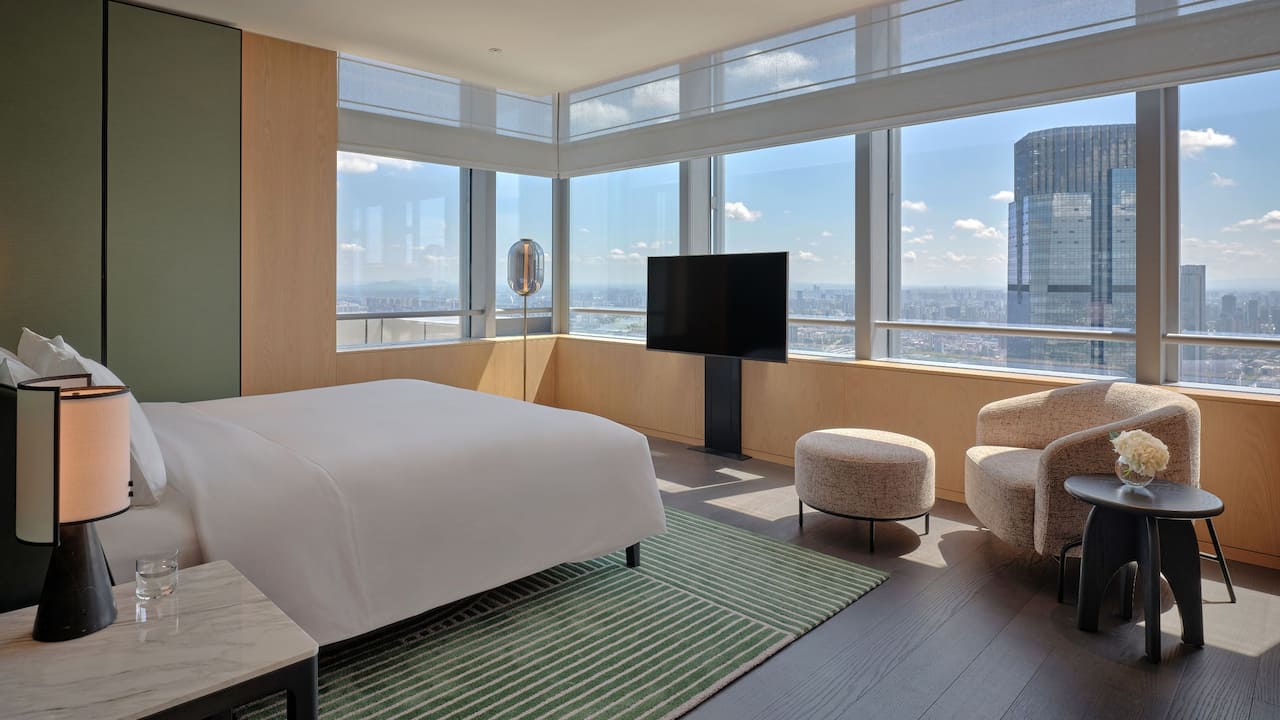 Executive Suite Bedroom