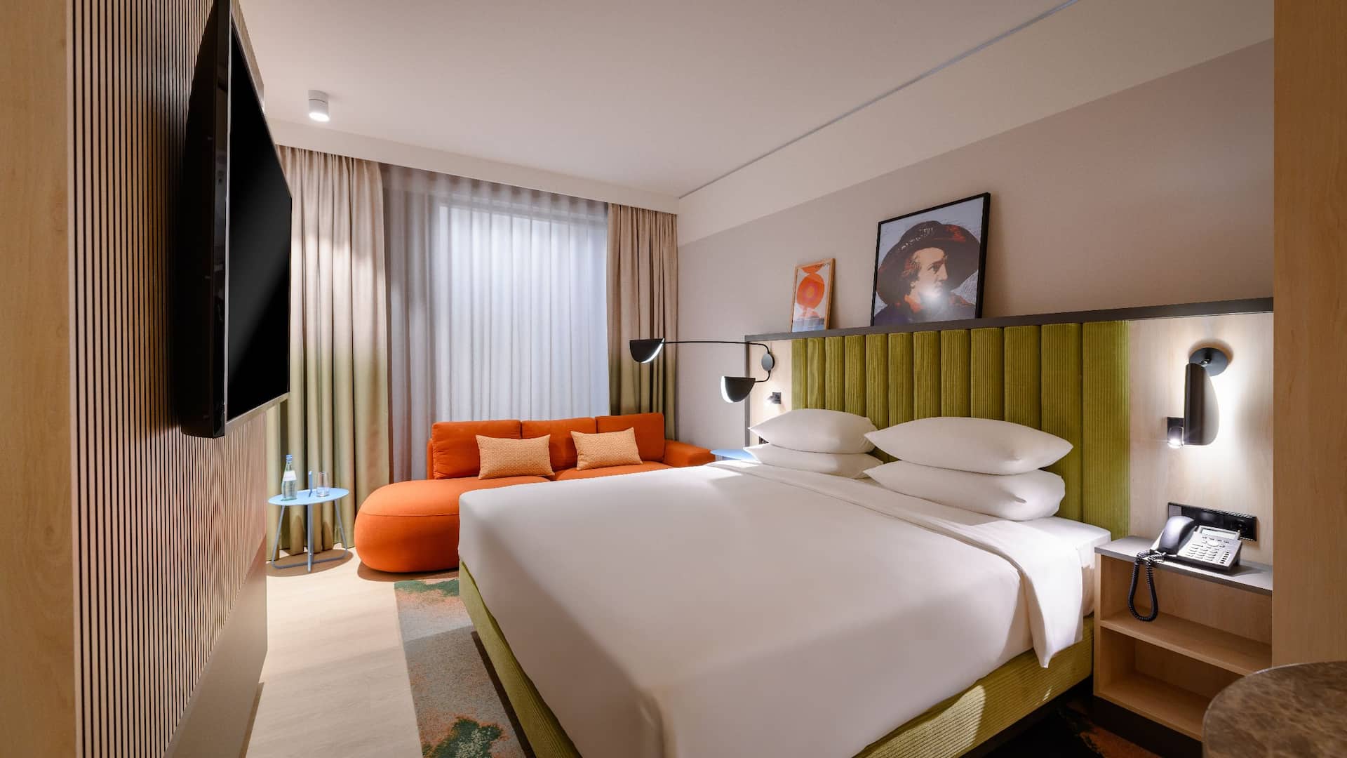 1 из 1 Hyatt House Frankfurt Goetheplatz Guestroom King Bed Entrance View