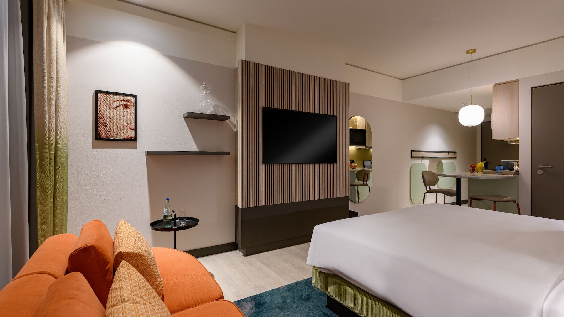 1 из 1 Hyatt House Frankfurt Goetheplatz Guestroom King Bed Tv