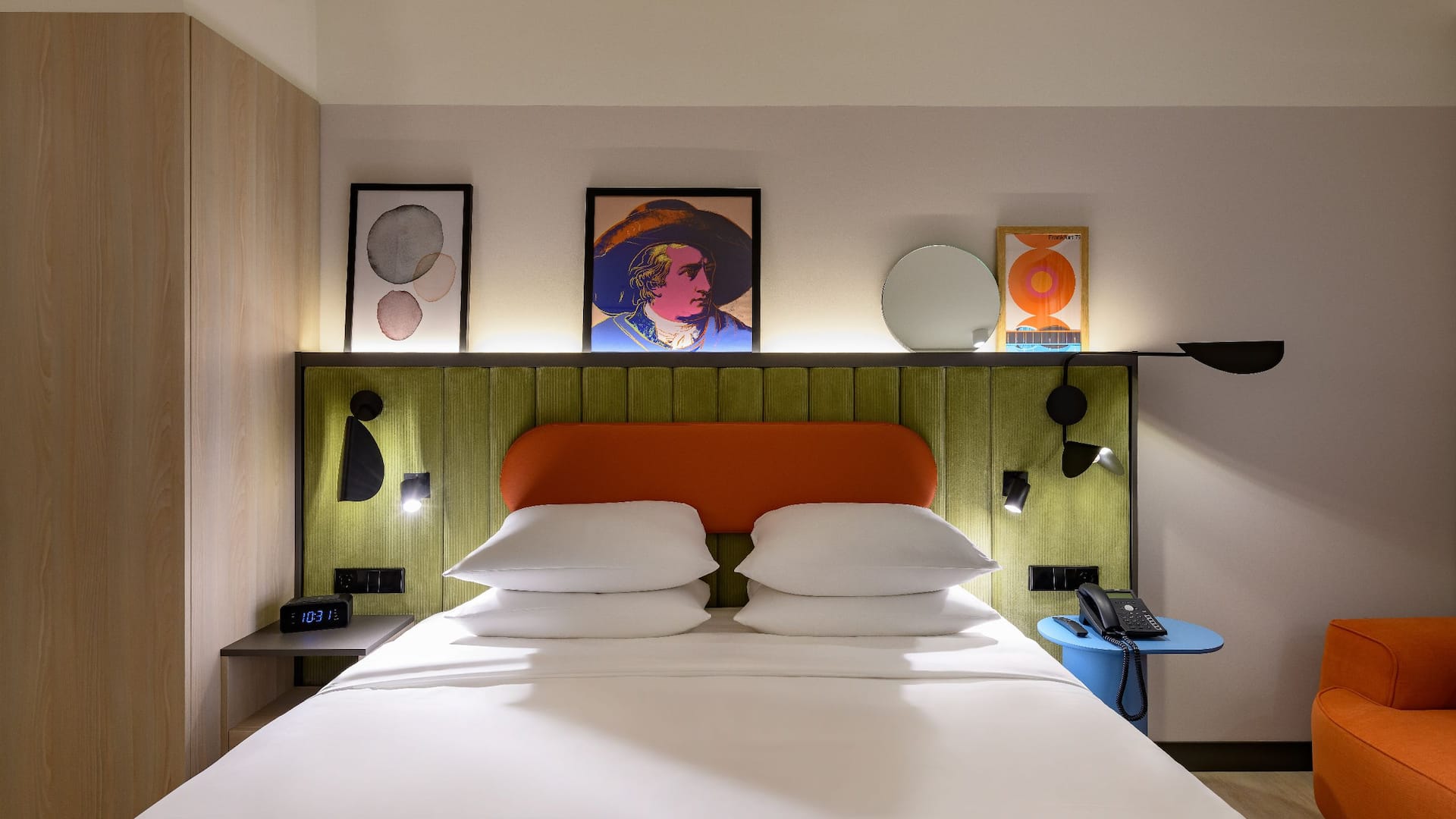 Hyatt House Frankfurt Goetheplatz Guestroom King Frontal View