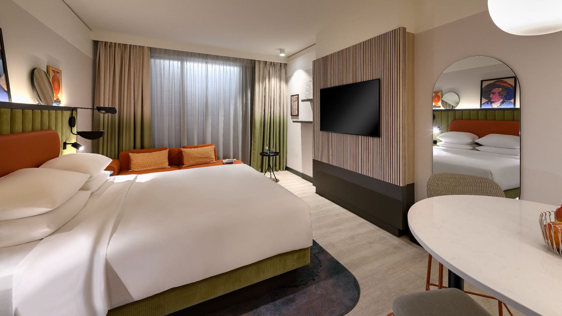 Hyatt House Frankfurt Goetheplatz Guestroom King With High Table