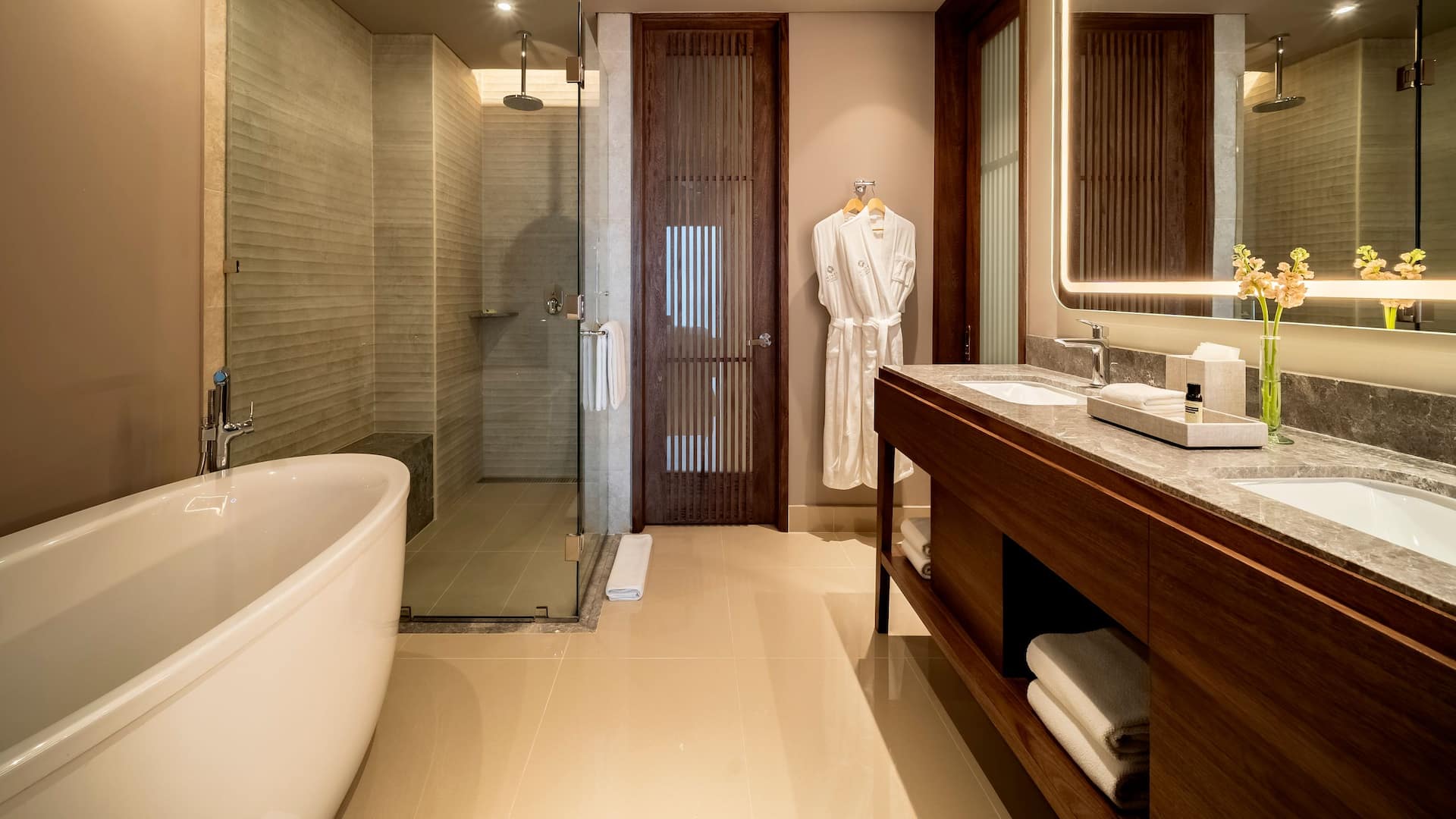 6/7 Hyatt Regency Cartagena Regency Caribbean Luxurius Bathroom