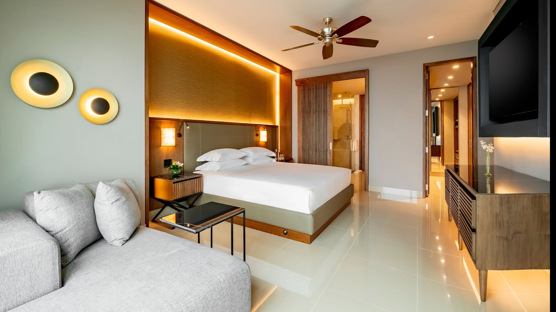 4/7 Hyatt Regency Cartagena Regency Caribbean Suite Room