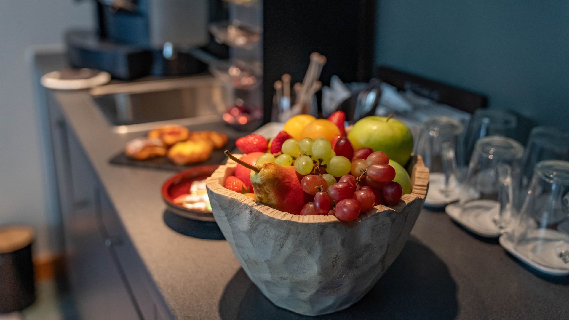 Fruit basket on kitchen counter of Hyatt Regency Mainz boardroom