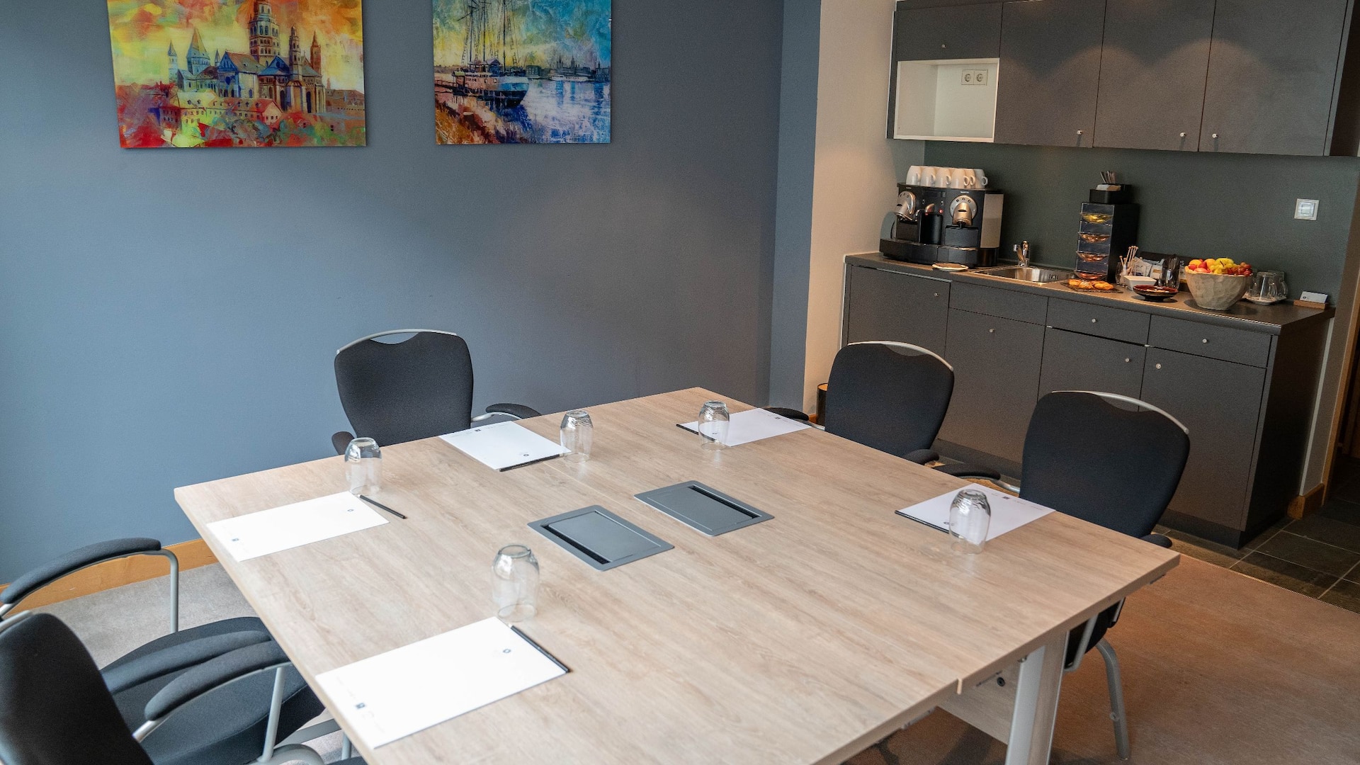 5 of 6 Boardroom Hyatt Regency Mainz Meeting Set Up