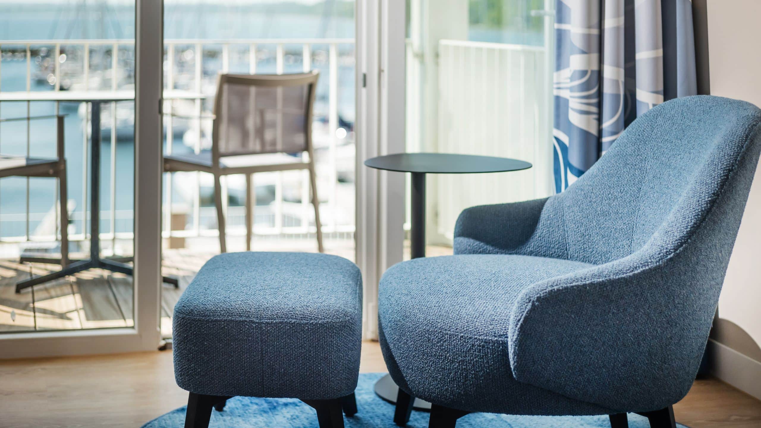 4/5 Lindner Hotel Boltenhagen King Bed Deluxe Sea View Closeup Chair