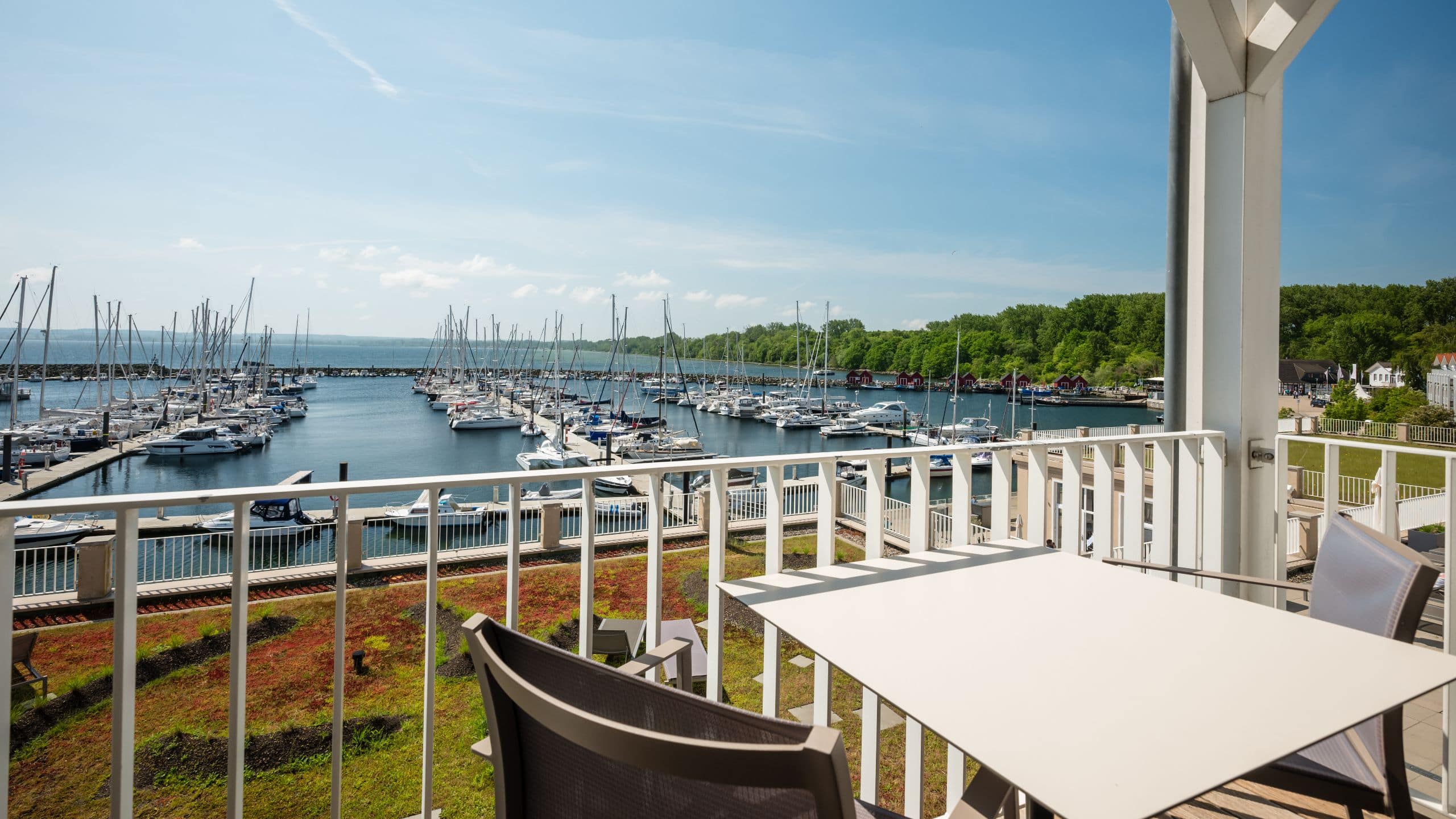 5/5 Lindner Hotel Boltenhagen One King Bed Balcony Closeup Sea View