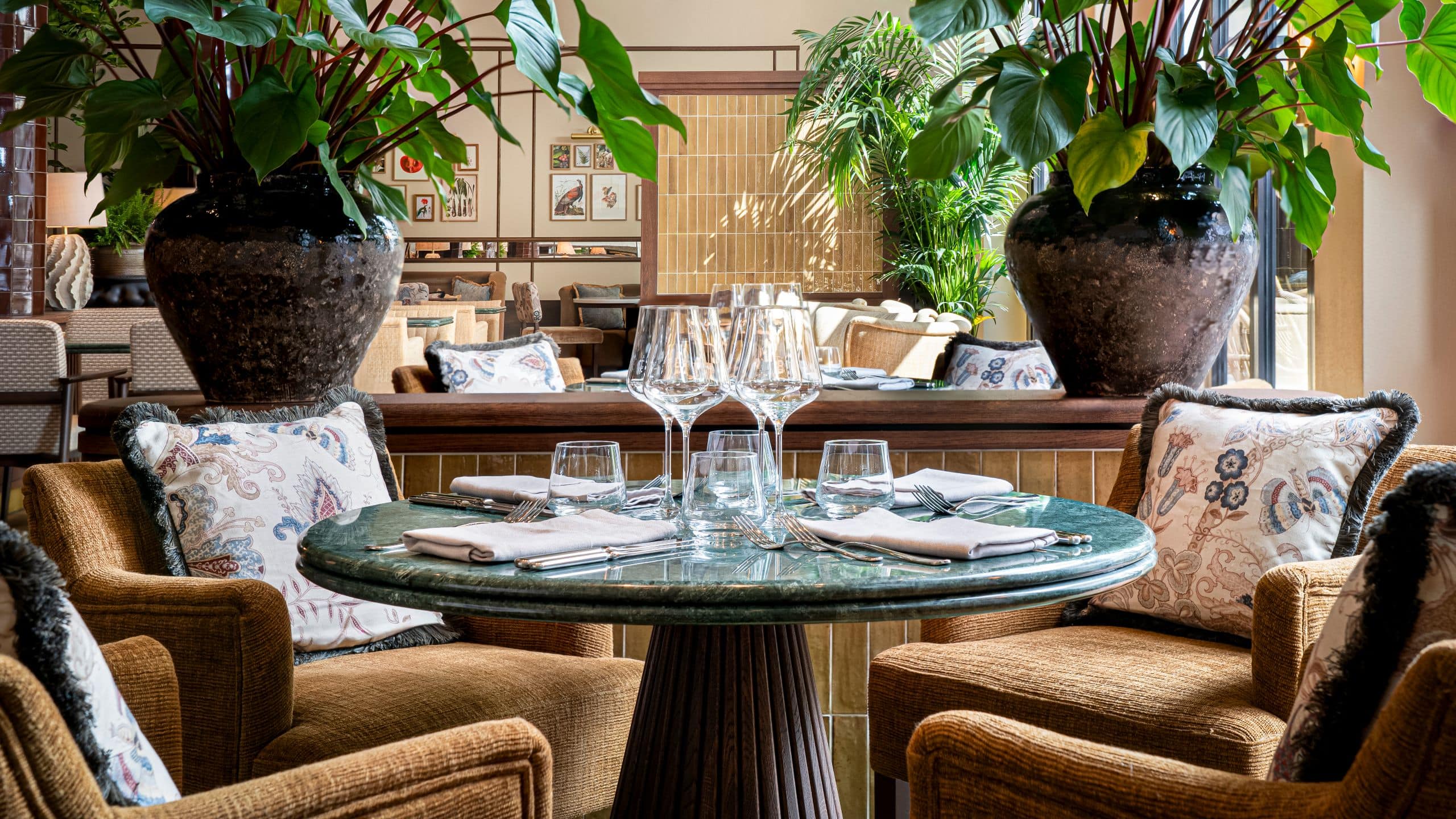 Brunfels Hotel Restaurant Brunfels Round Tables