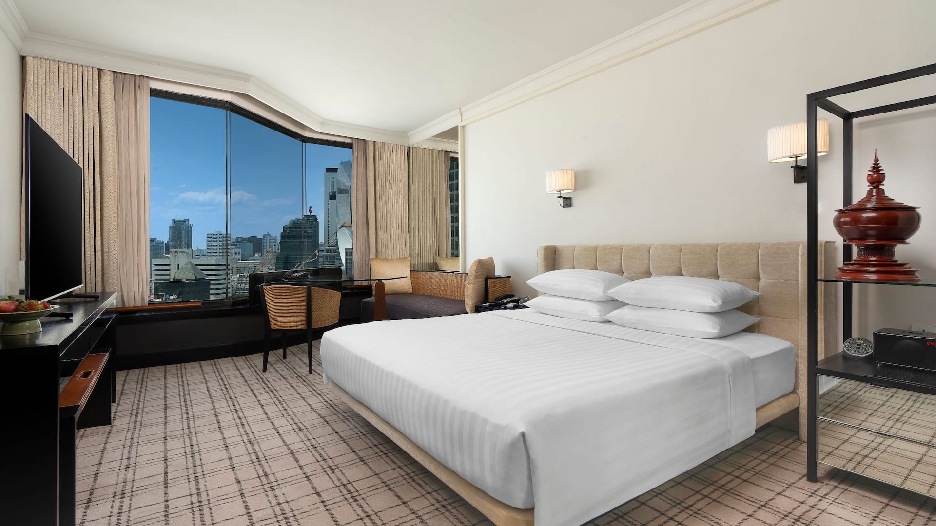 1 of 5 Grand Hyatt Erawan Bangkok King Bed Club Access