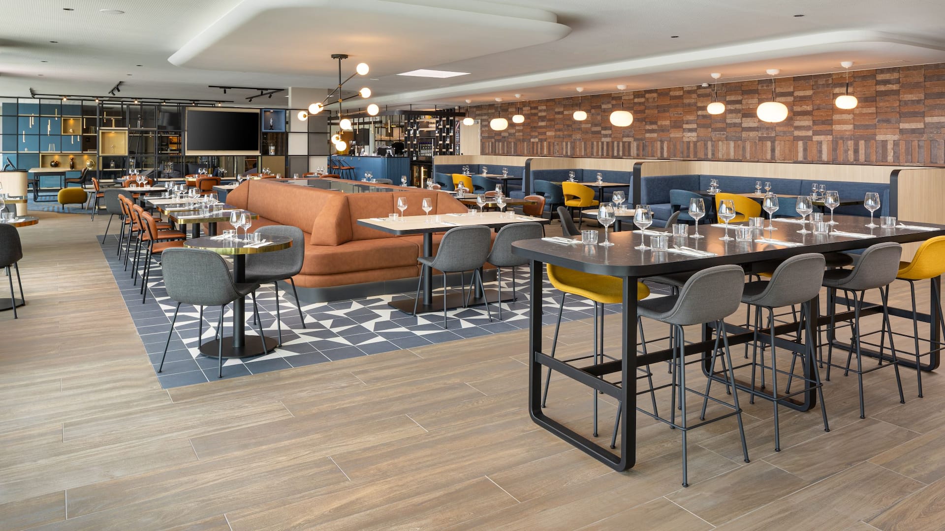 Hyatt Place Rouen Zoom Restaurant Dining Tables