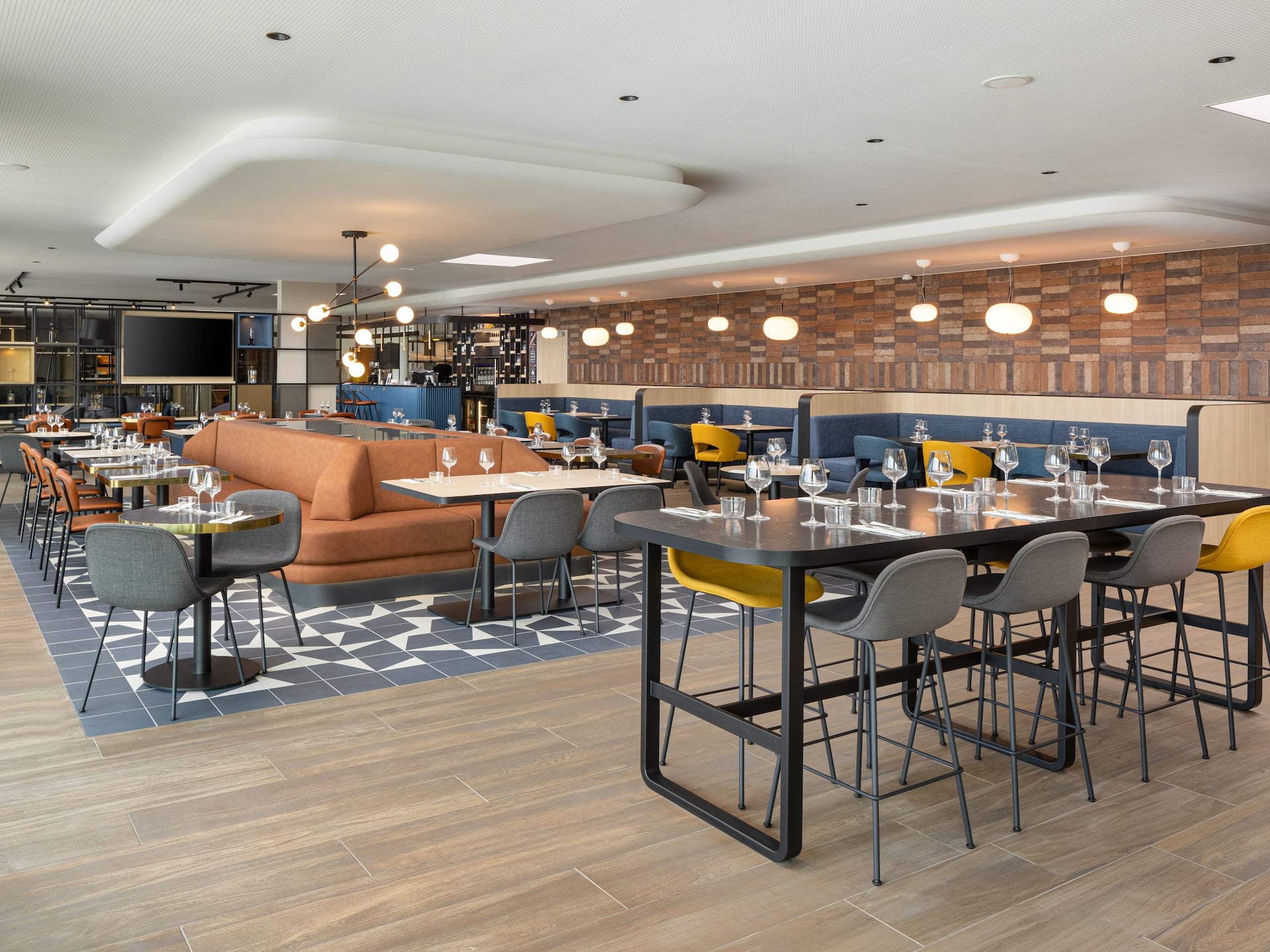 Hyatt Place Rouen Zoom Restaurant Dining Tables