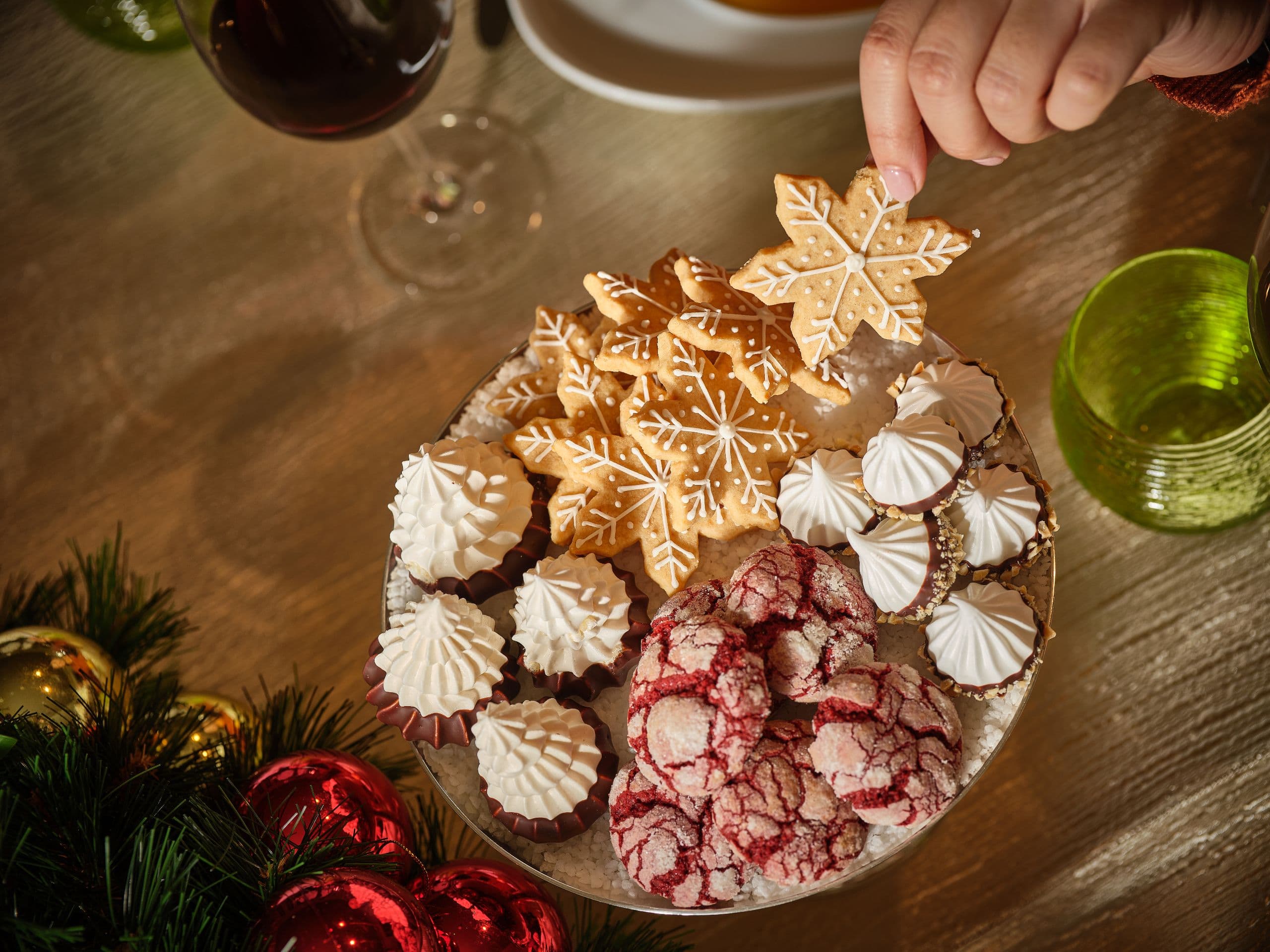 Hyatt Centric Jumeirah Dubai - Feiern Sie die Saison mit festlichen Festmahlzeiten, freudigen Momenten und funkelnden Ausblicken.