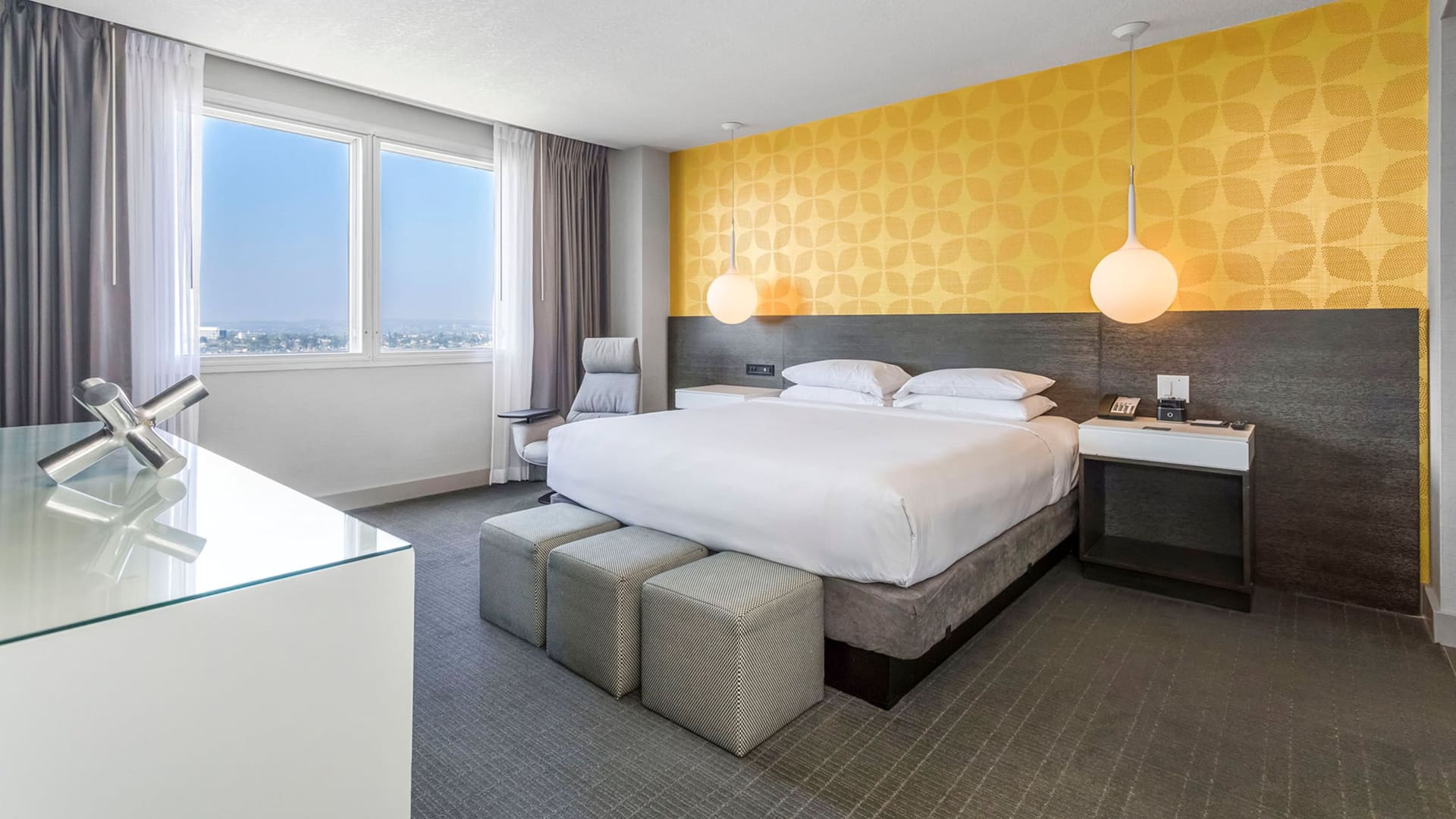 Hyatt Regency Los Angeles International Airport Regency Suite City View Bedroom