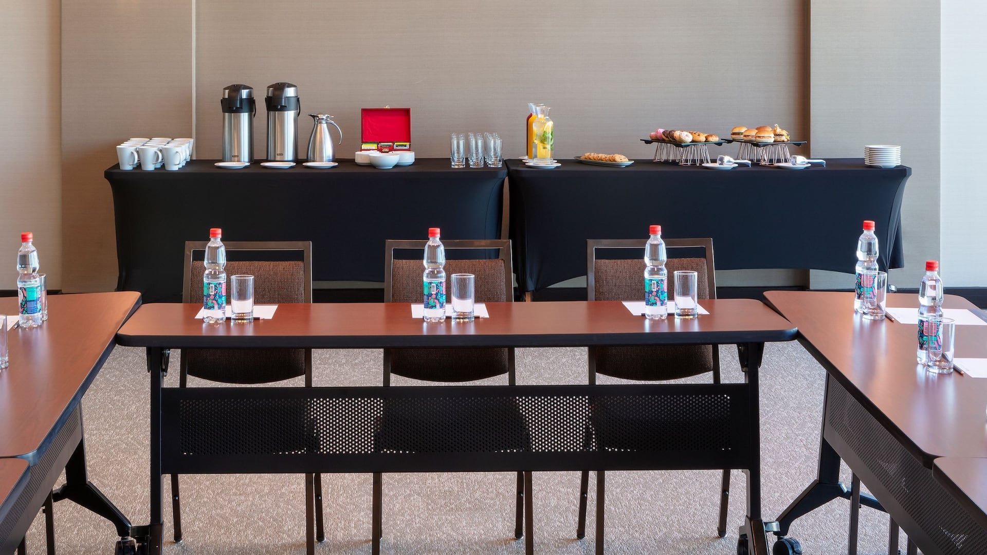 3 of 5 Hyatt Place Santiago/Vitacura Meeting With Coffee